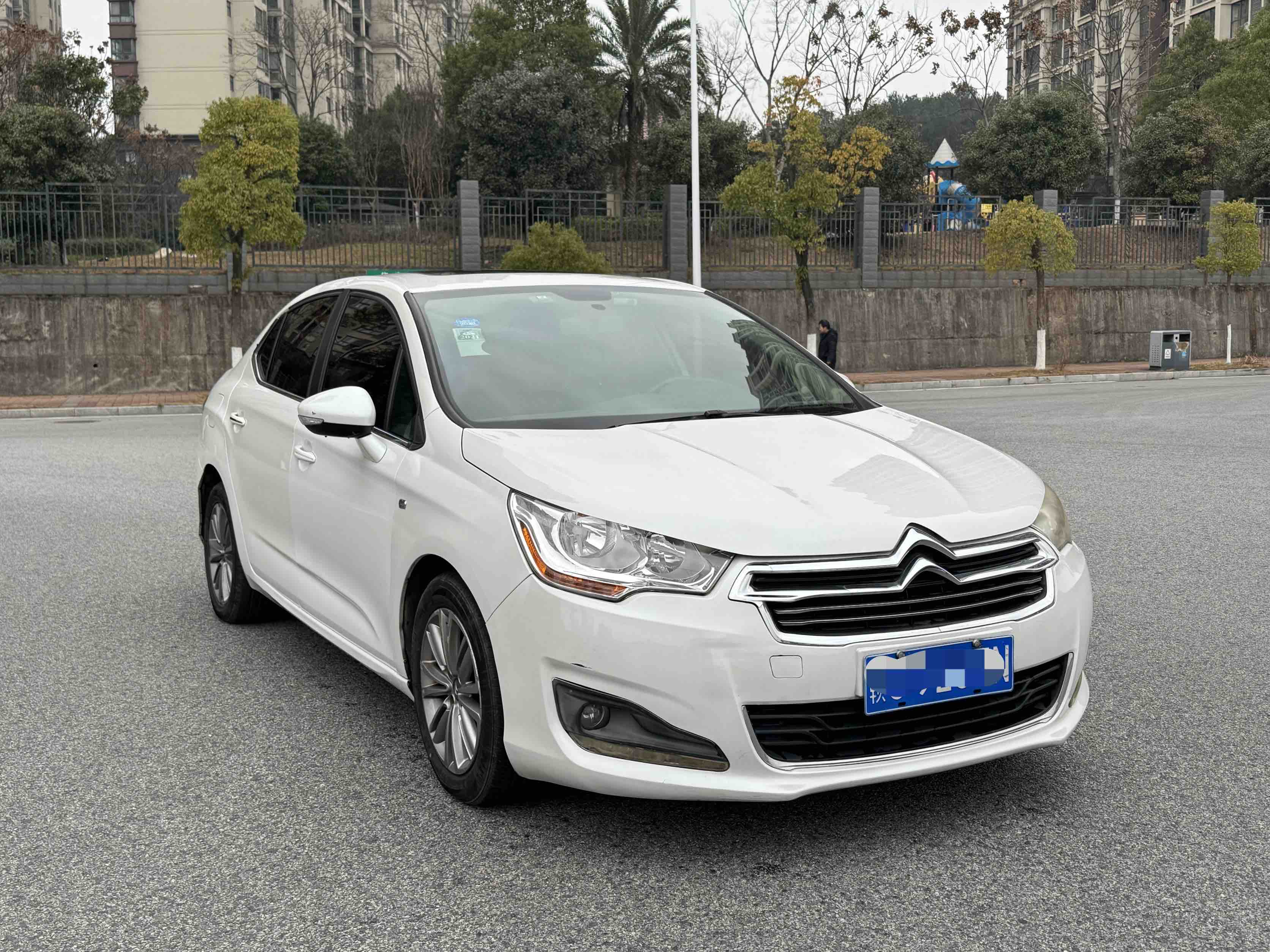 Citroen C4L 2014 car image #3