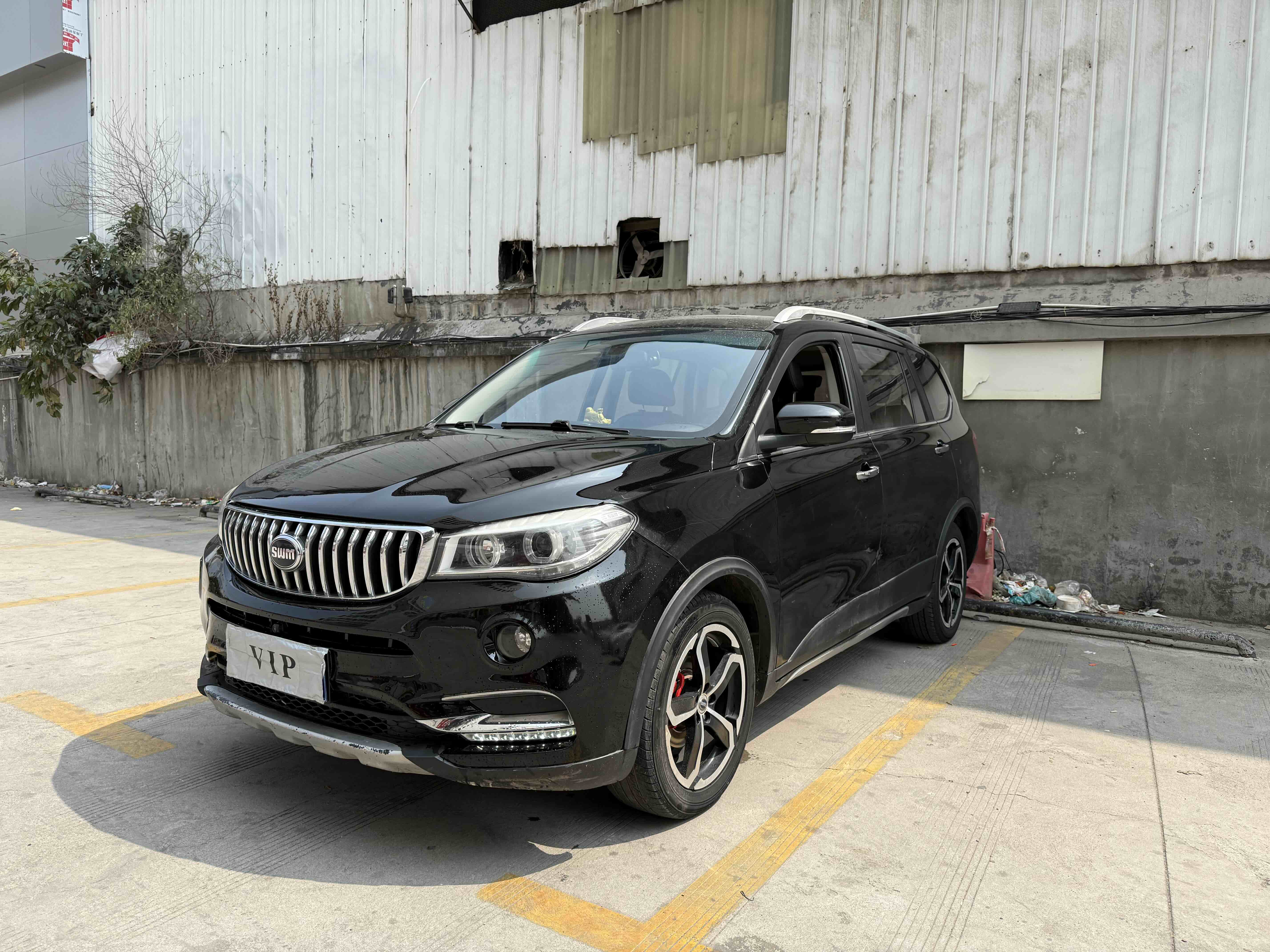 SWM X7 2017 car image #3