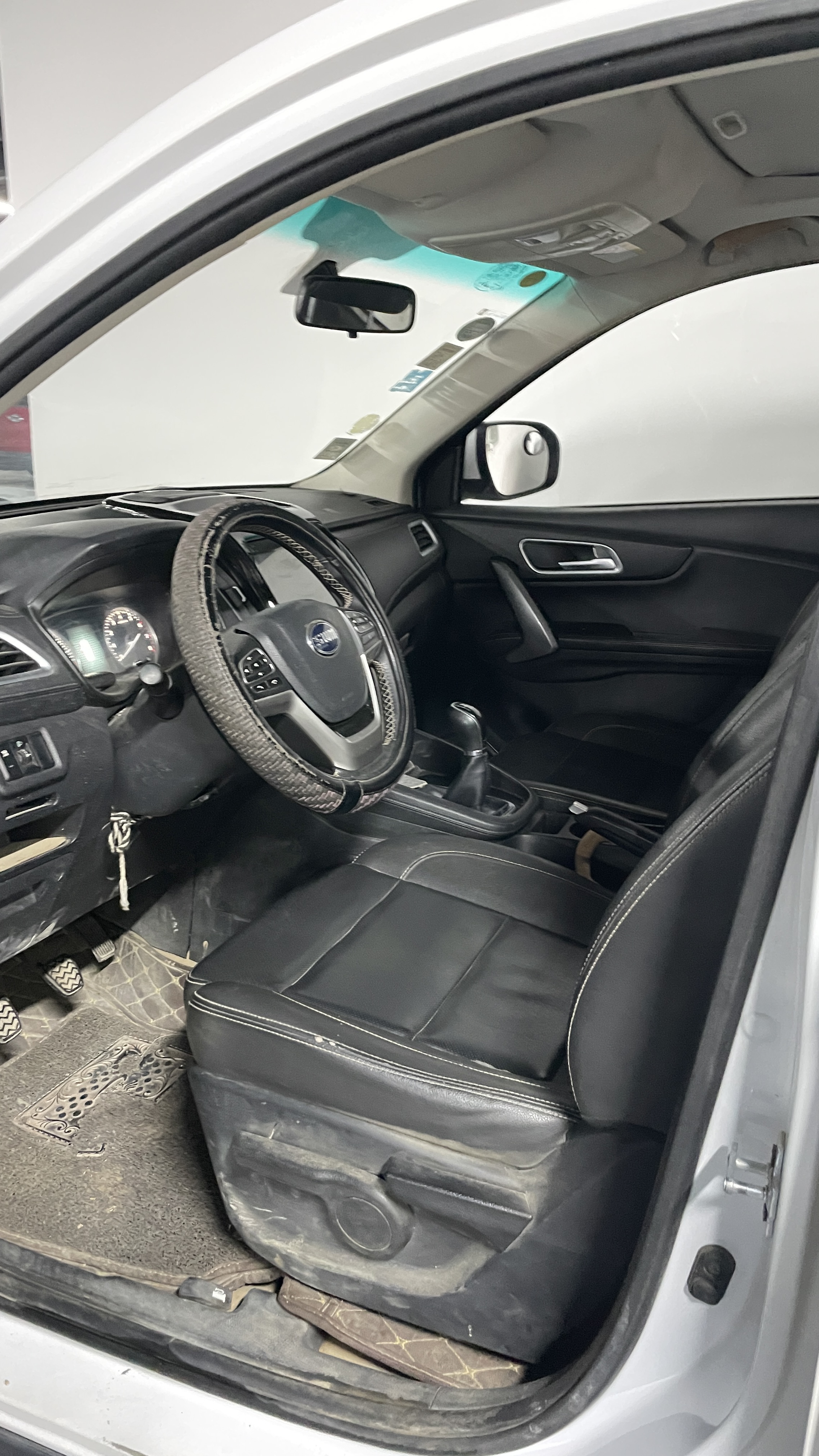 SWM X7 2017 car image #3