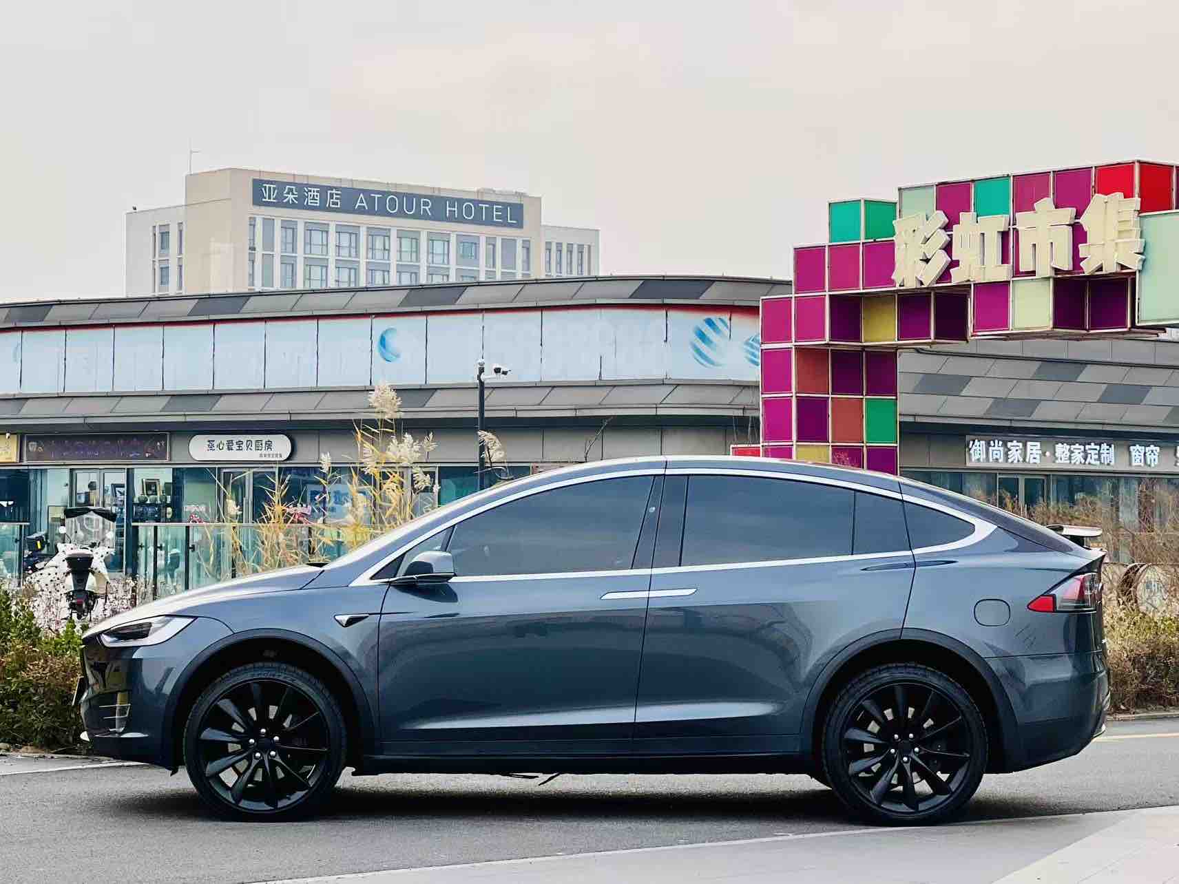 Tesla Model X 2018 #3 Tesla Model X 2018 car image #3