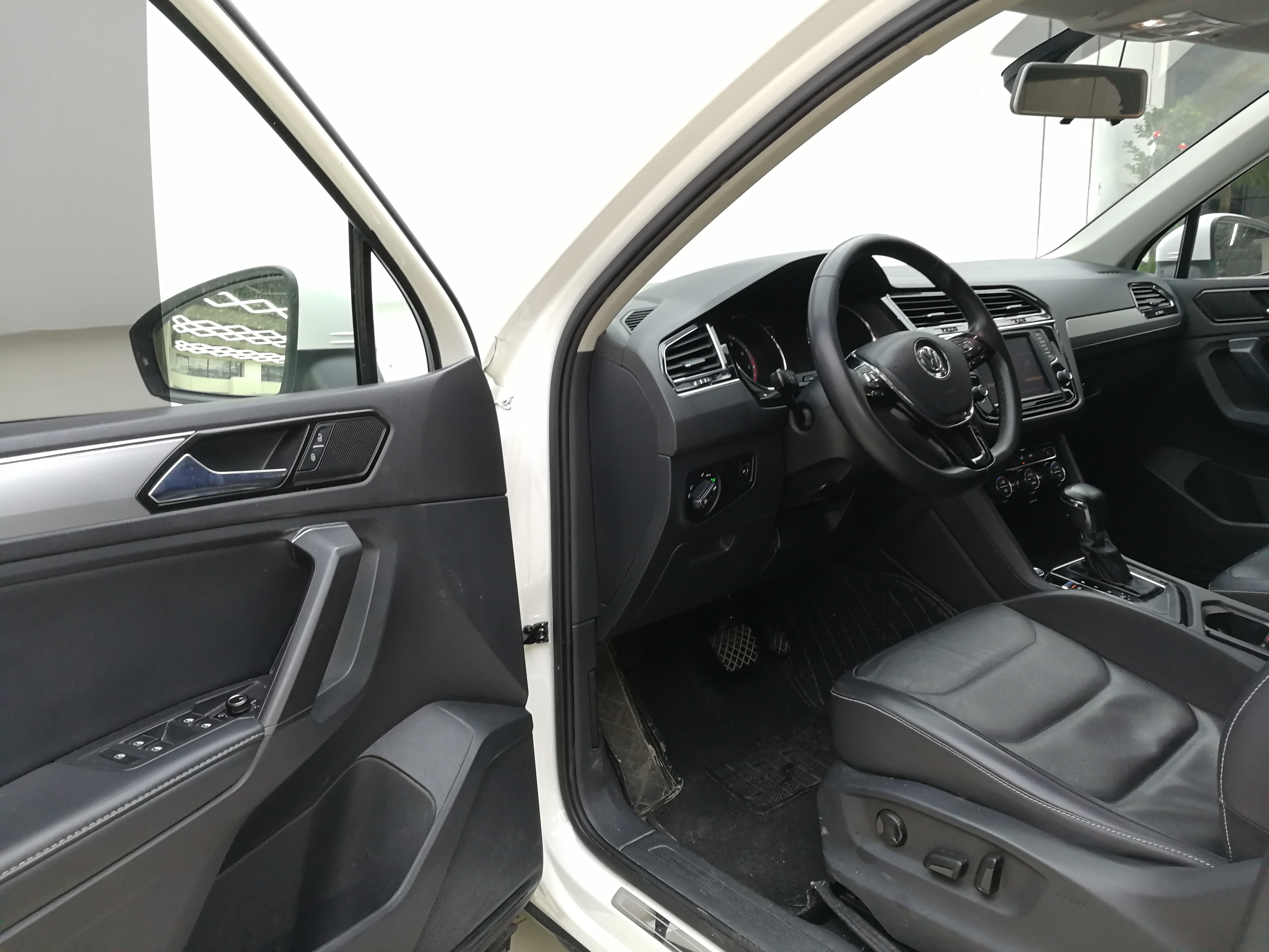 Volkswagen Tiguan L 2017 car image #3