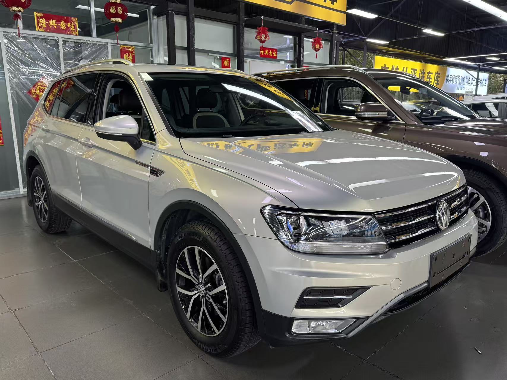 Volkswagen Tiguan L 2018 #3 Volkswagen Tiguan L 2018 car image #3