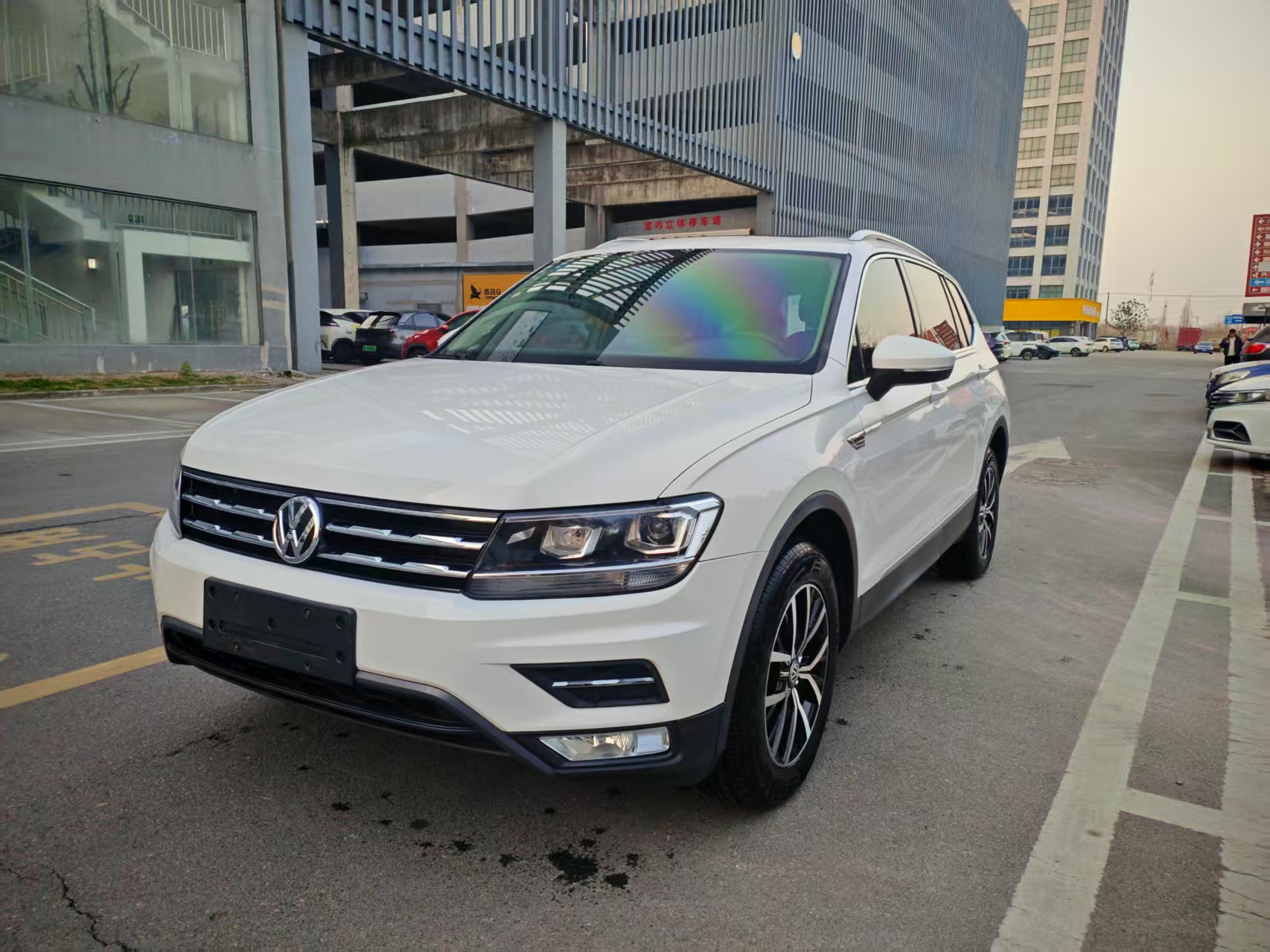 Volkswagen Tiguan L 2017 car image #3