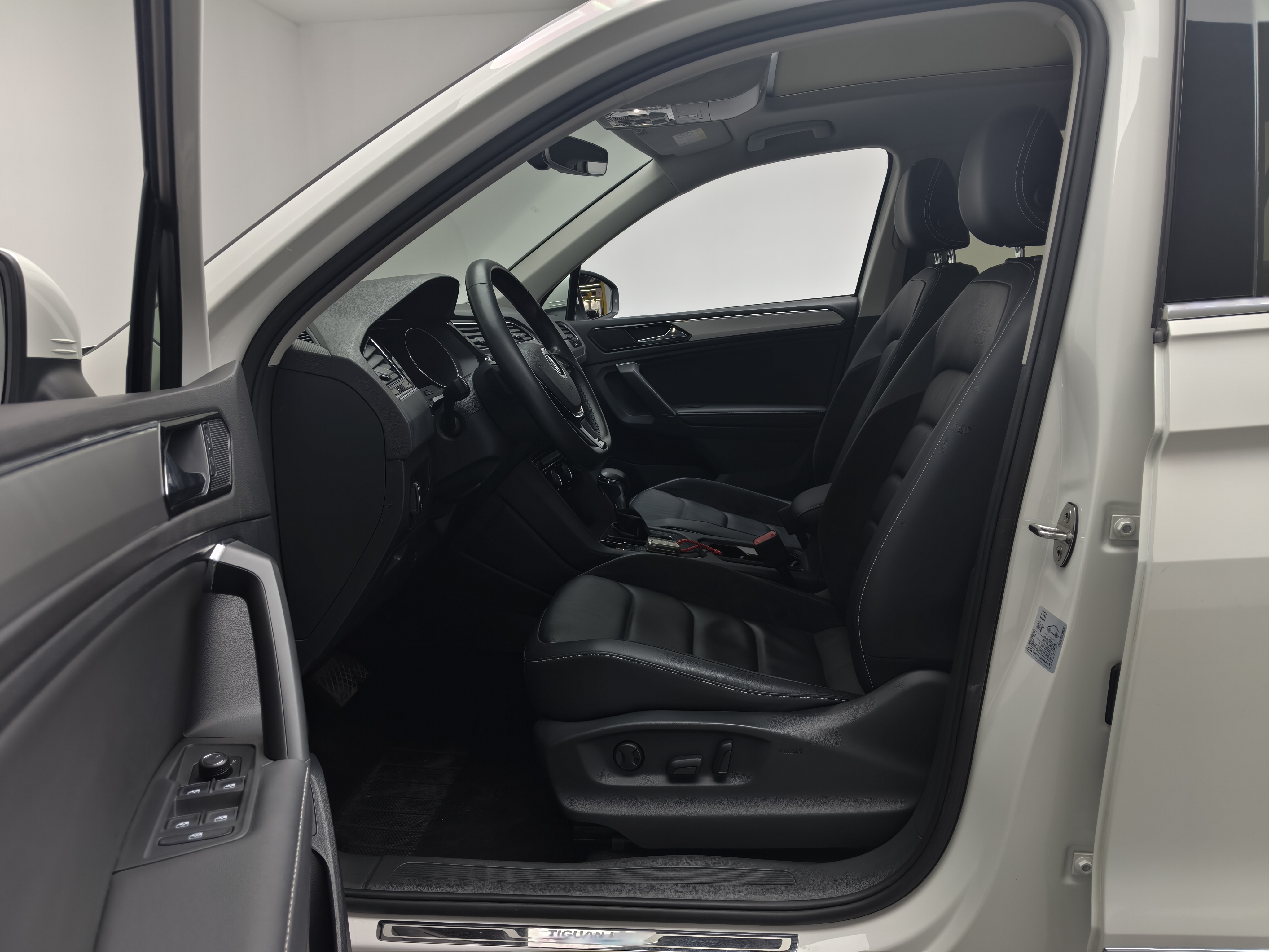 Volkswagen Tiguan L 2018 car image #3