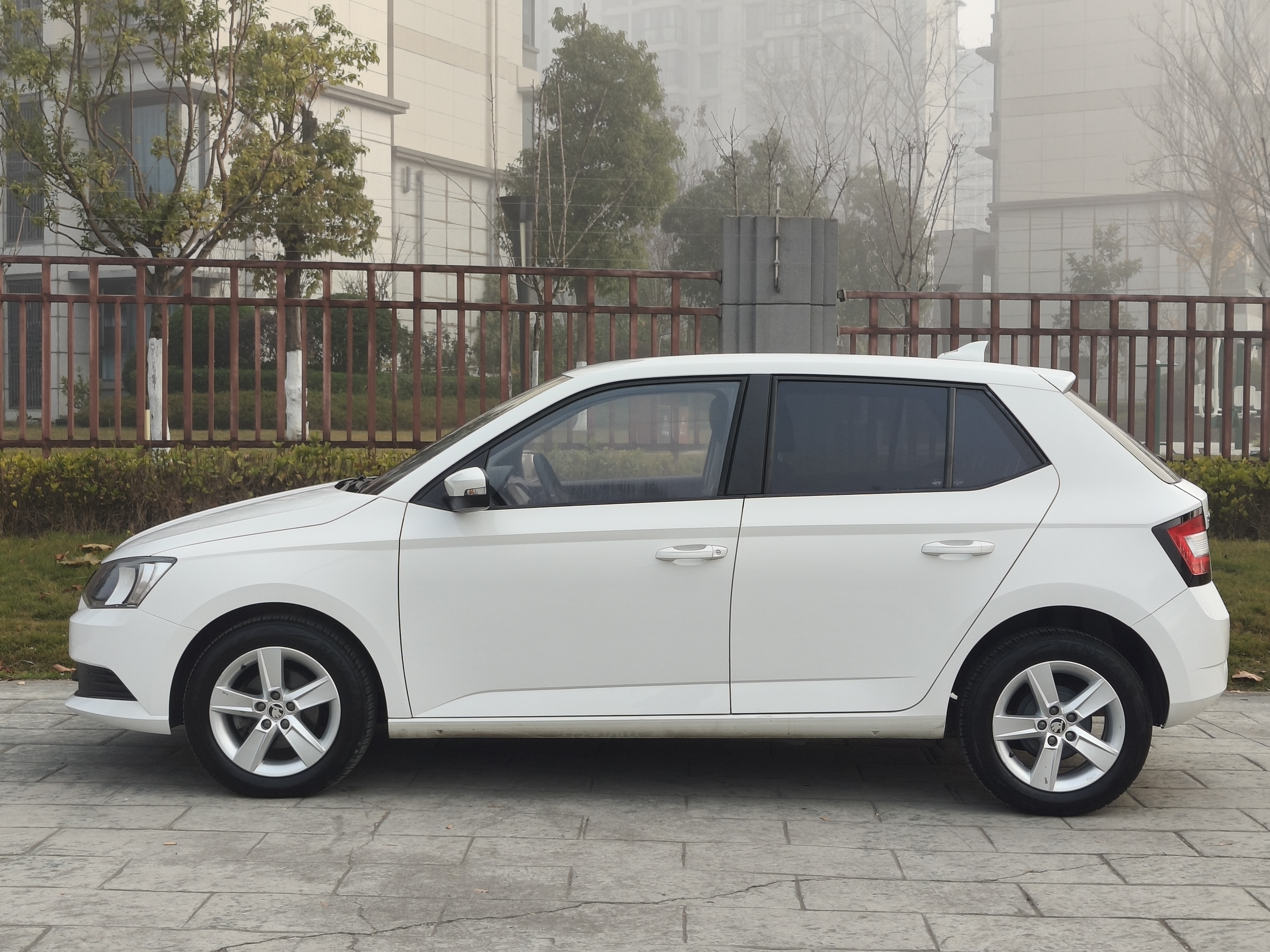 Skoda Fabia 2018 immagine di auto #3