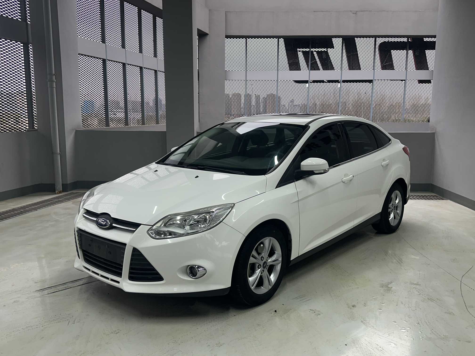 Ford Focus 2014 car image #3