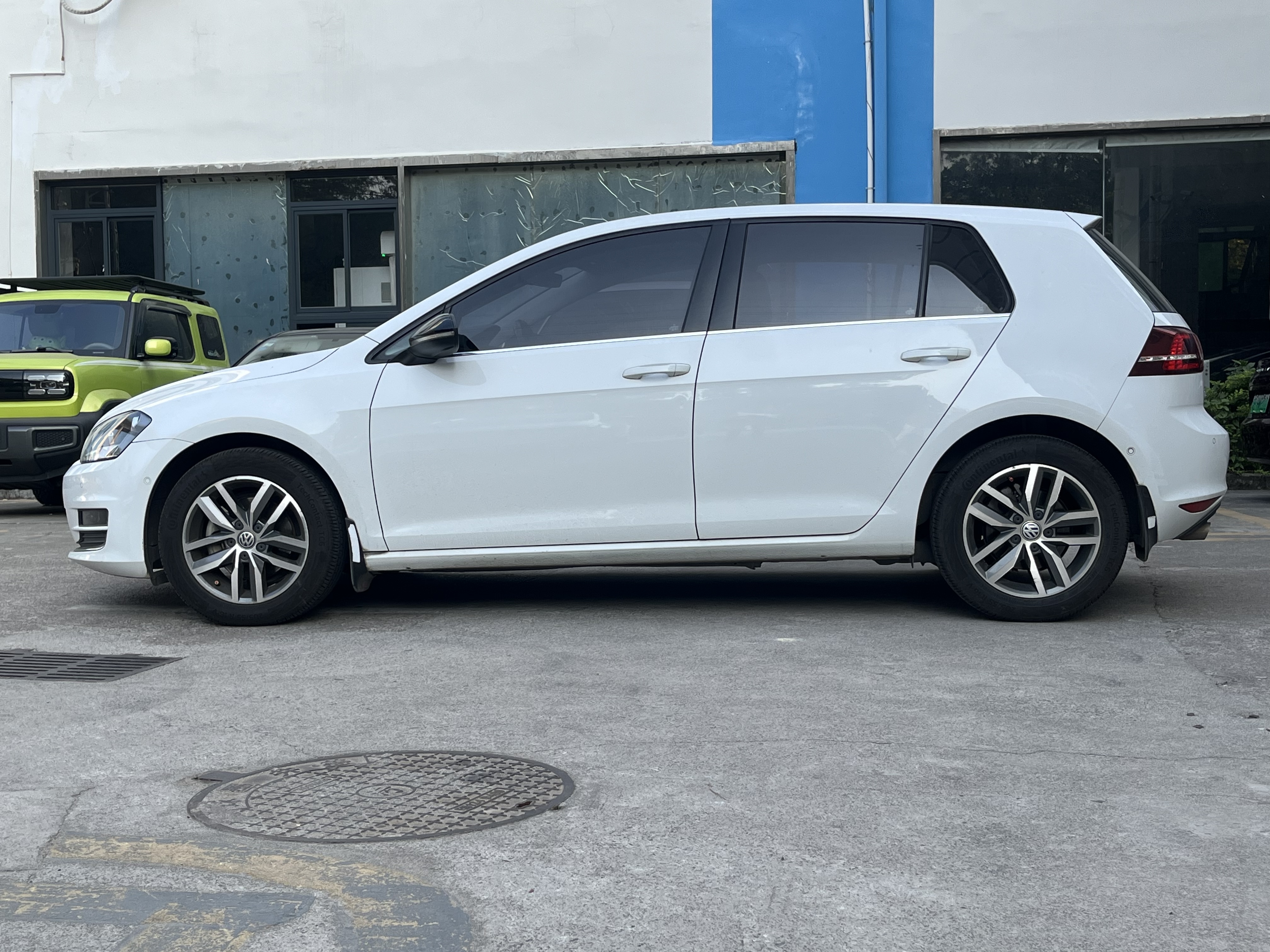 Volkswagen Golf 2017 car image #3
