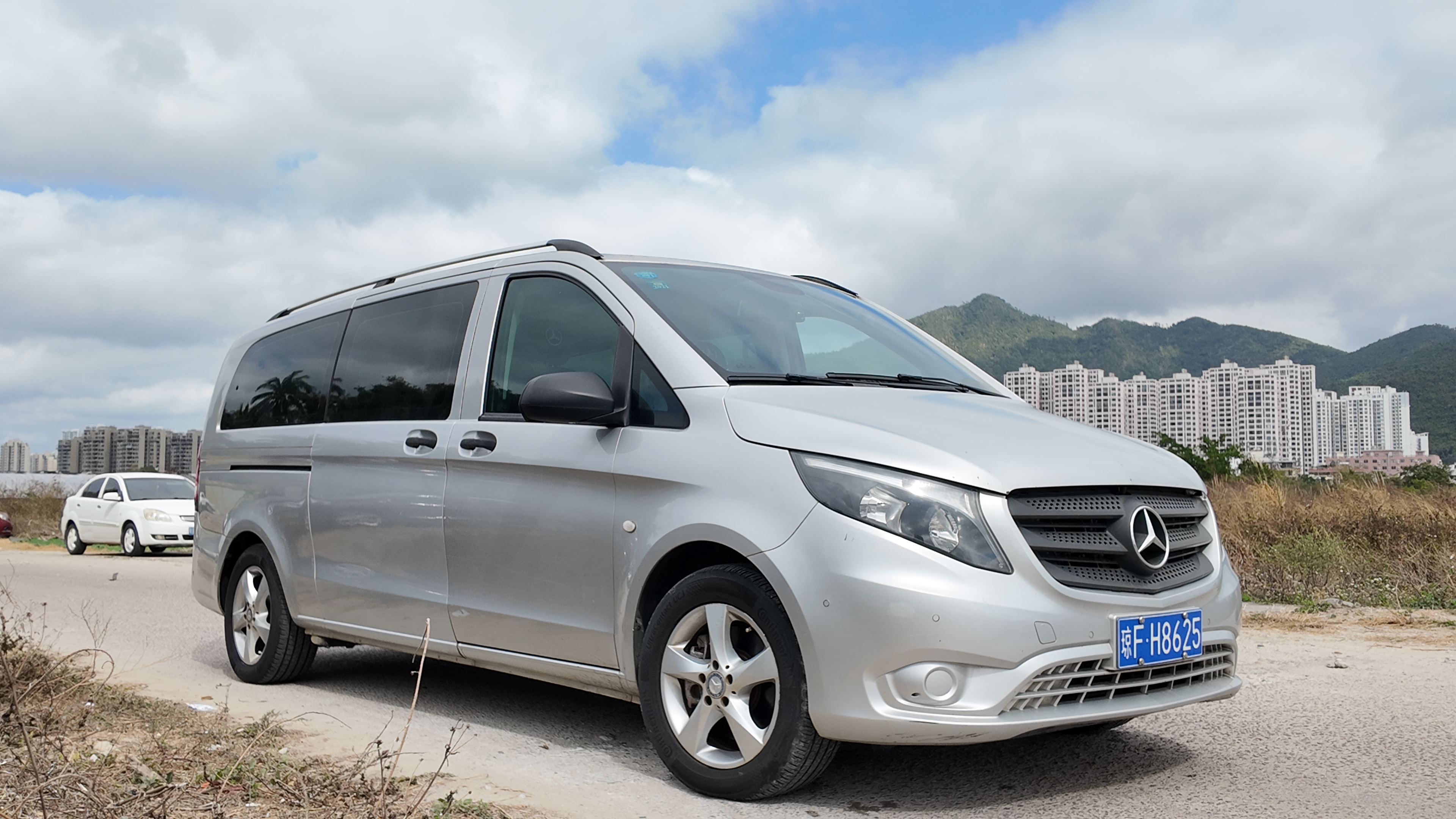 Mercedes-Benz E Class 2013 car image #3