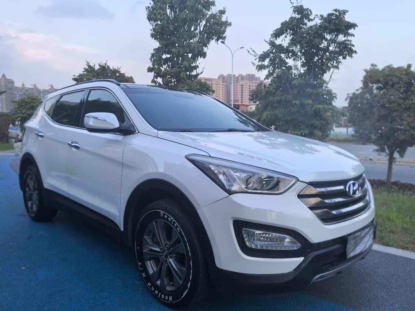Hyundai Santa Fe 2014 car image #3