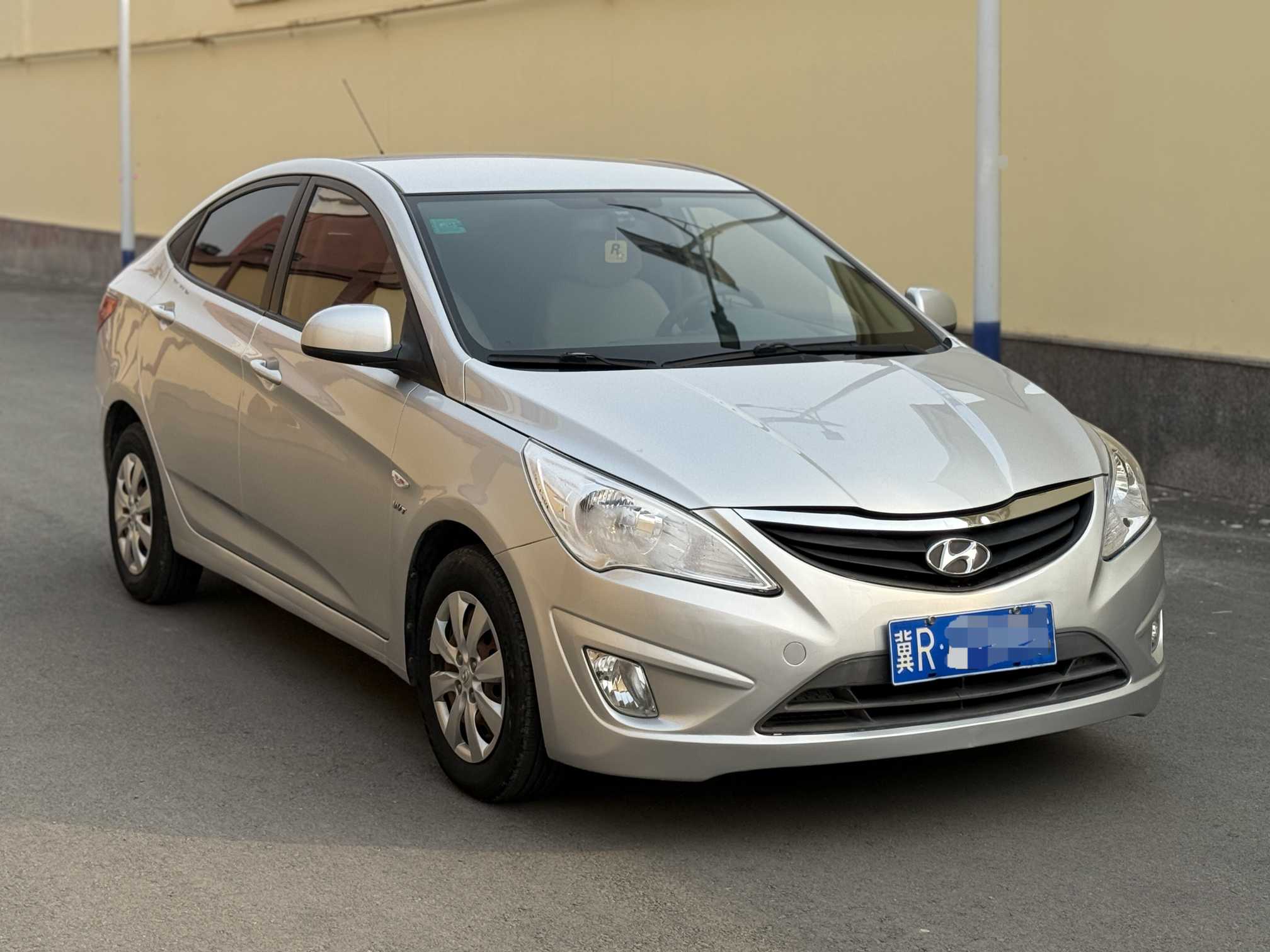 Hyundai Reina 2011 car image #3