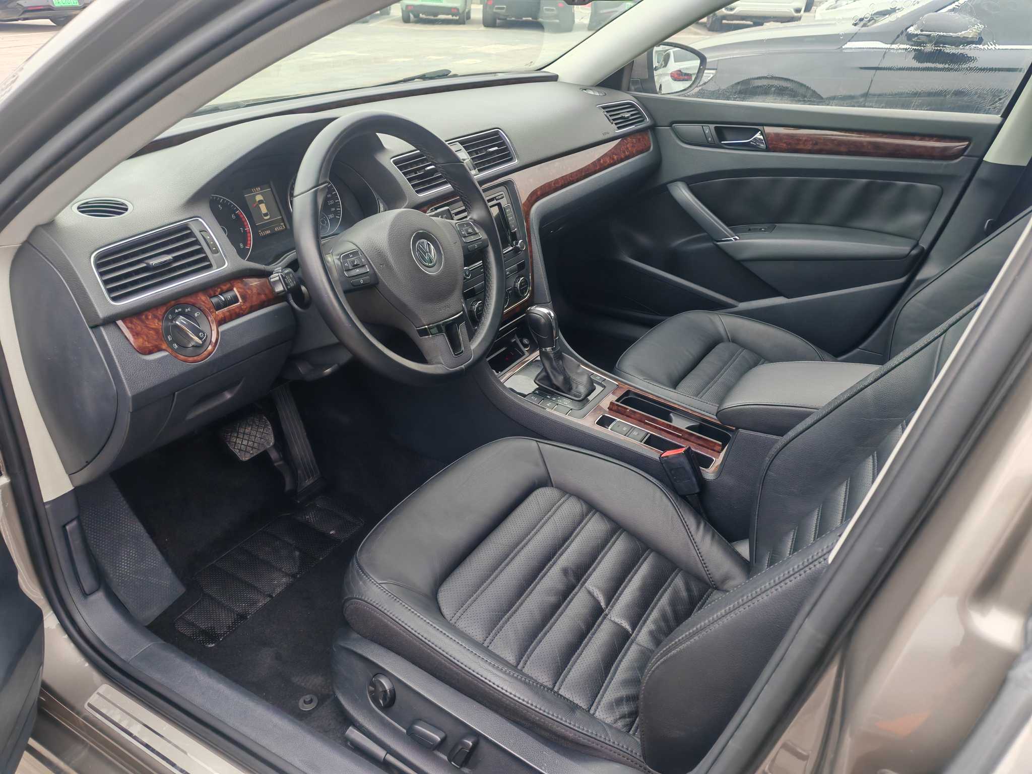 Volkswagen Passat 2012 immagine di auto #3