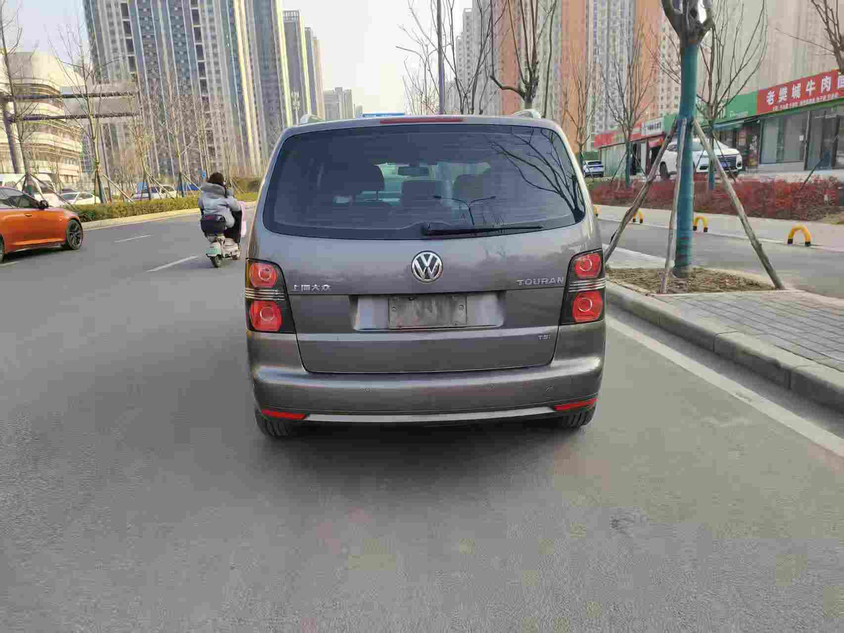 Volkswagen Touran 2013 car image #3