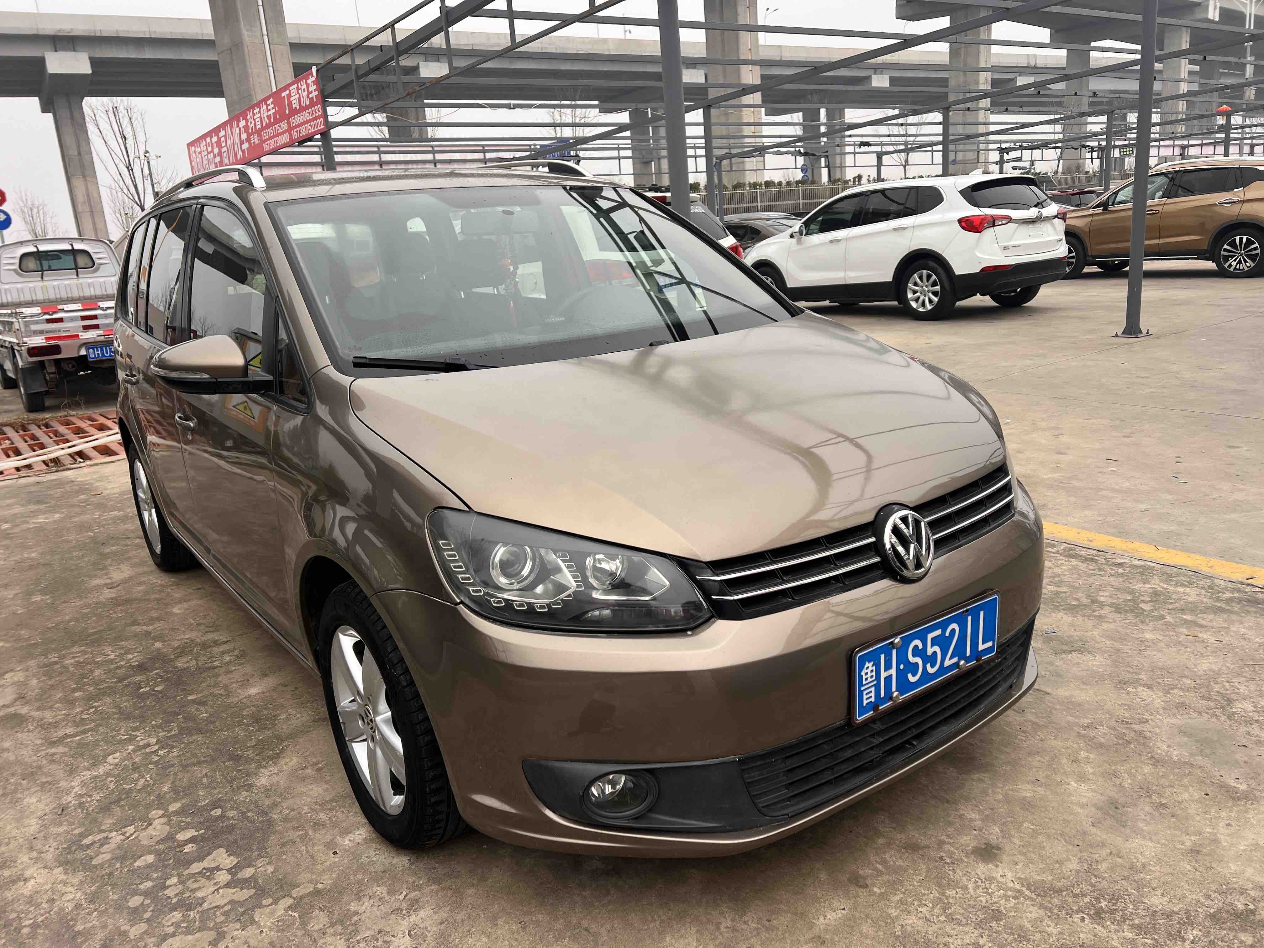 Volkswagen Touran 2015 car image #3