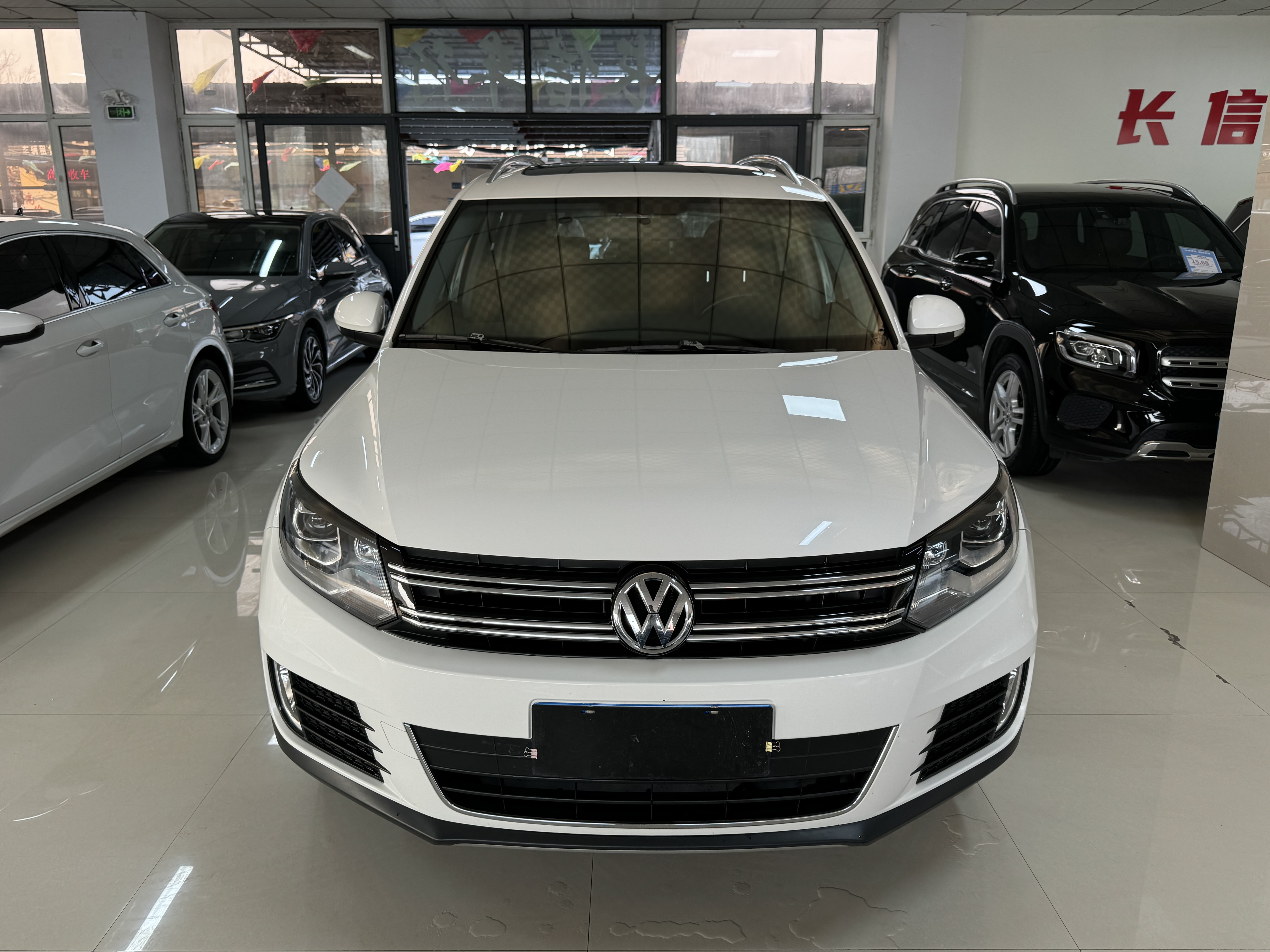 Volkswagen Tiguan 2014 car image #3