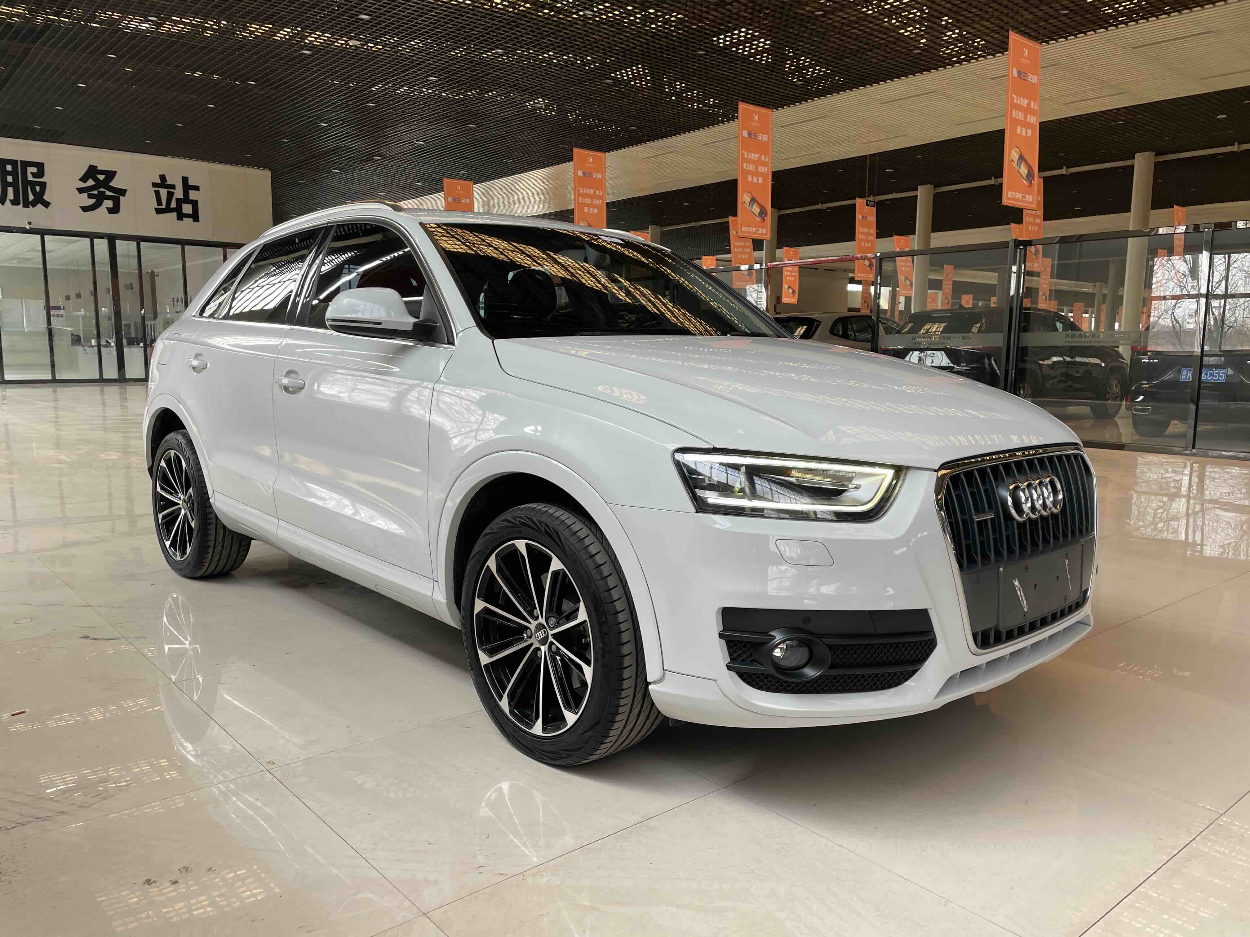 Audi Q3 2016 car image #3