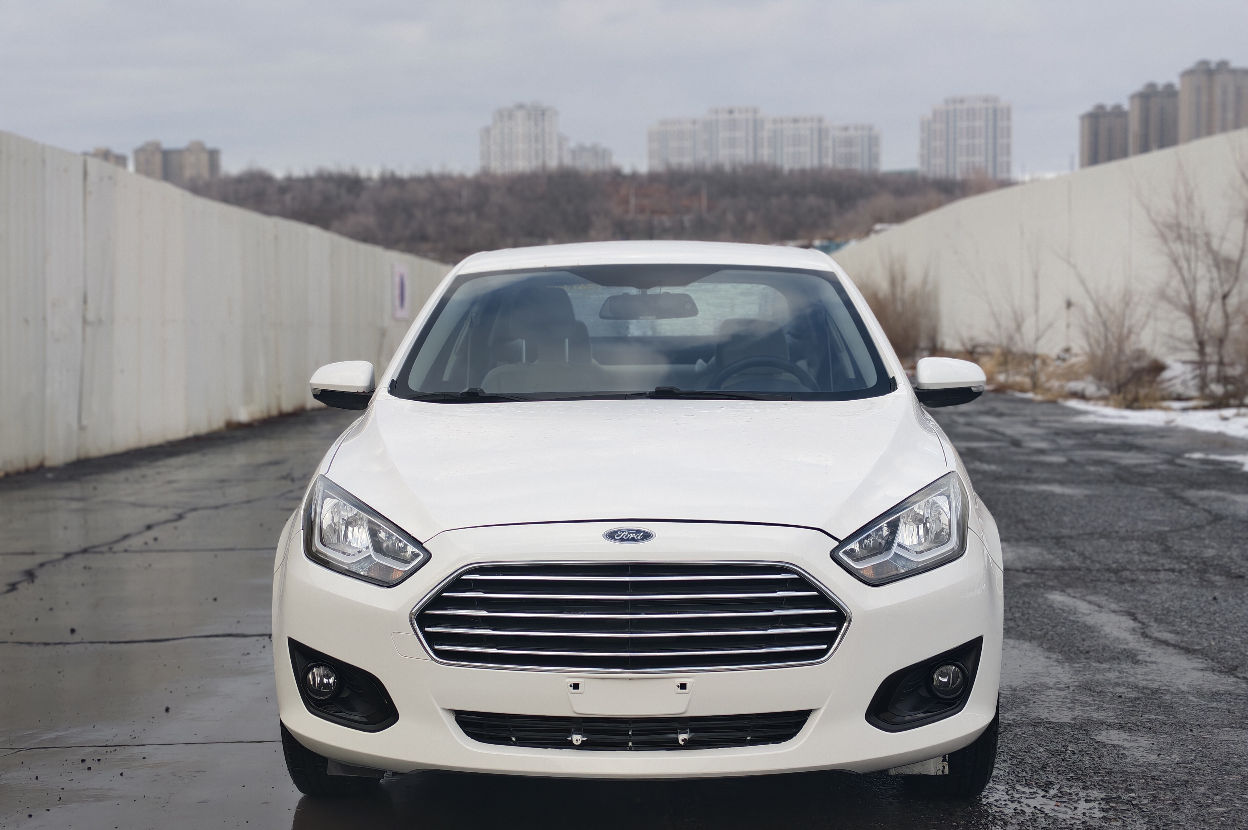 Ford Escort 2016 car image #3