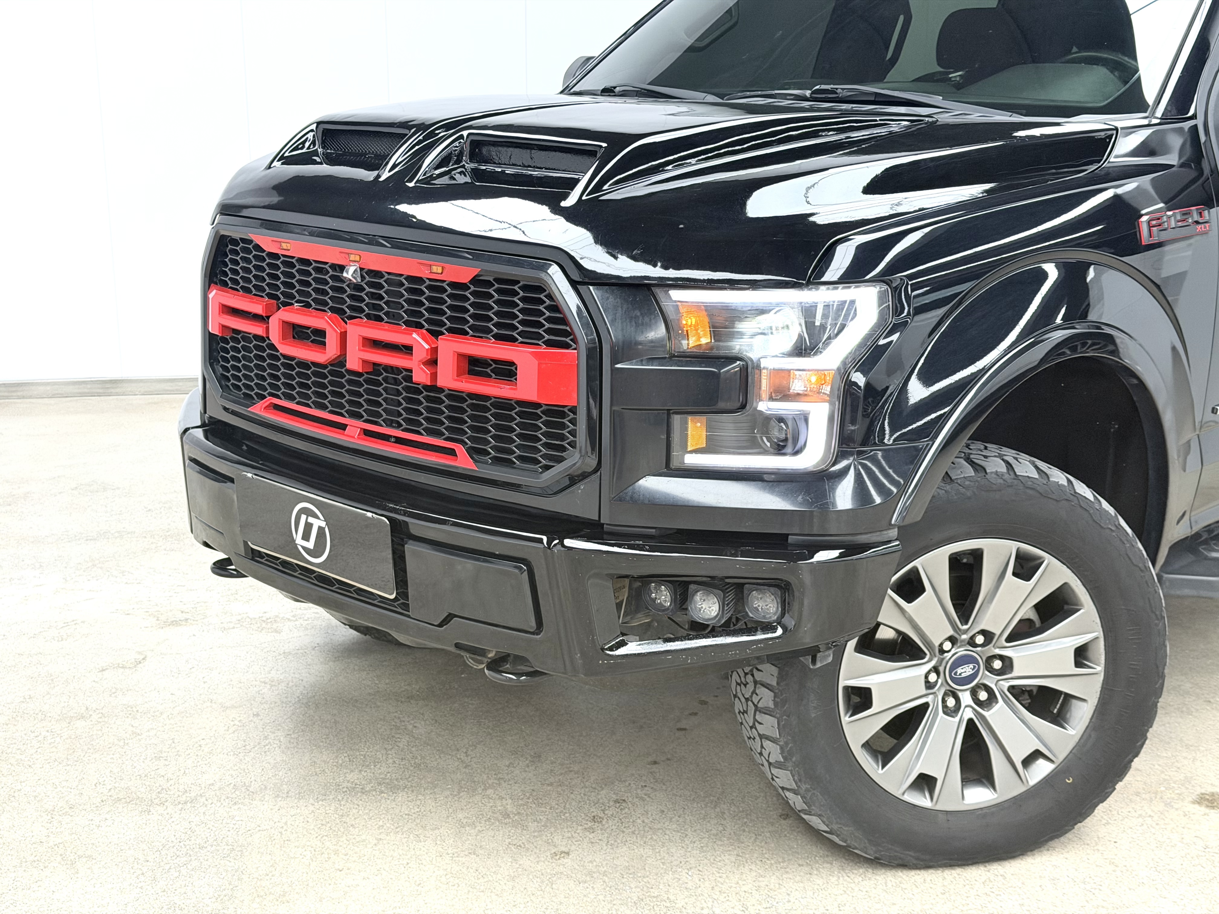 Ford F-150 Raptor 2017 car image #3