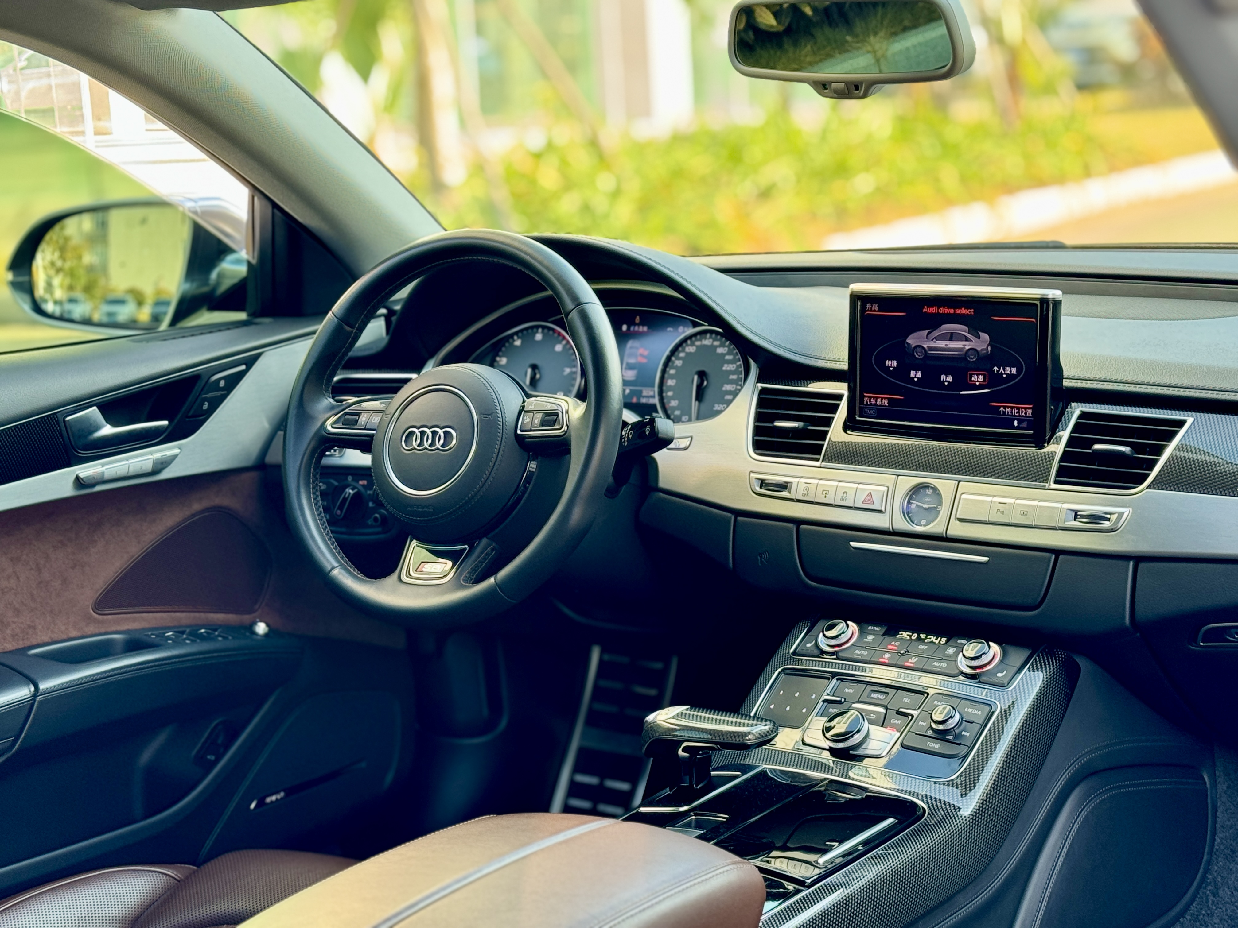 Audi S8 2013 car image #3