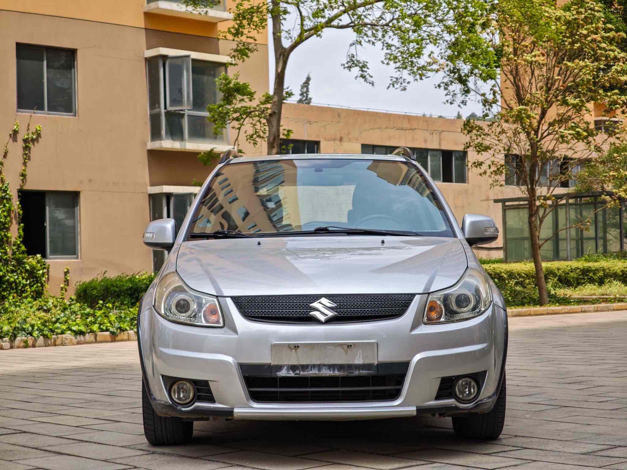 Suzuki SX4 Sedan 2010 imagem de carro #3