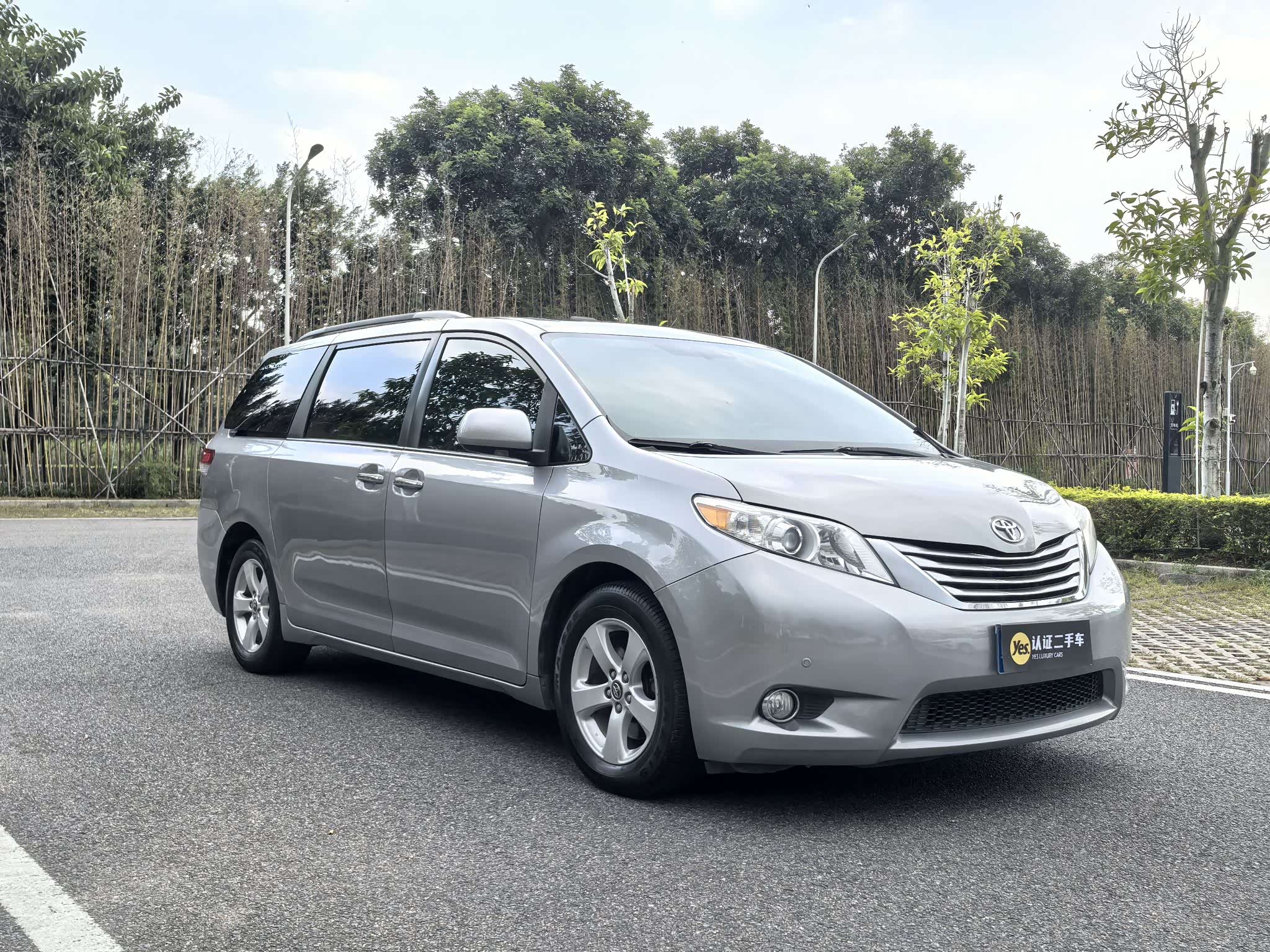 Toyota SIENNA 2011 car image #3