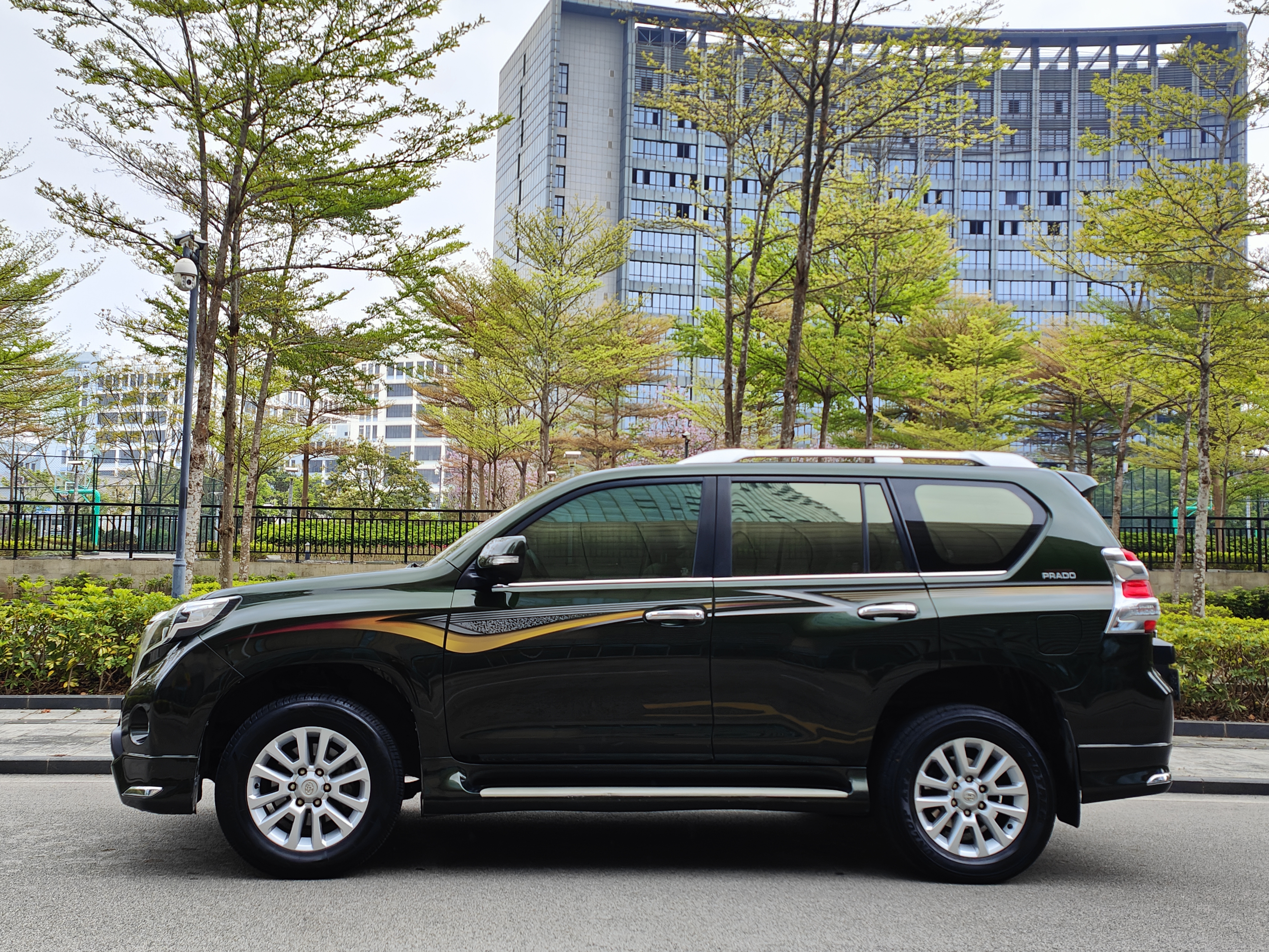 Toyota Land Cruiser Prado 2016 car image #3