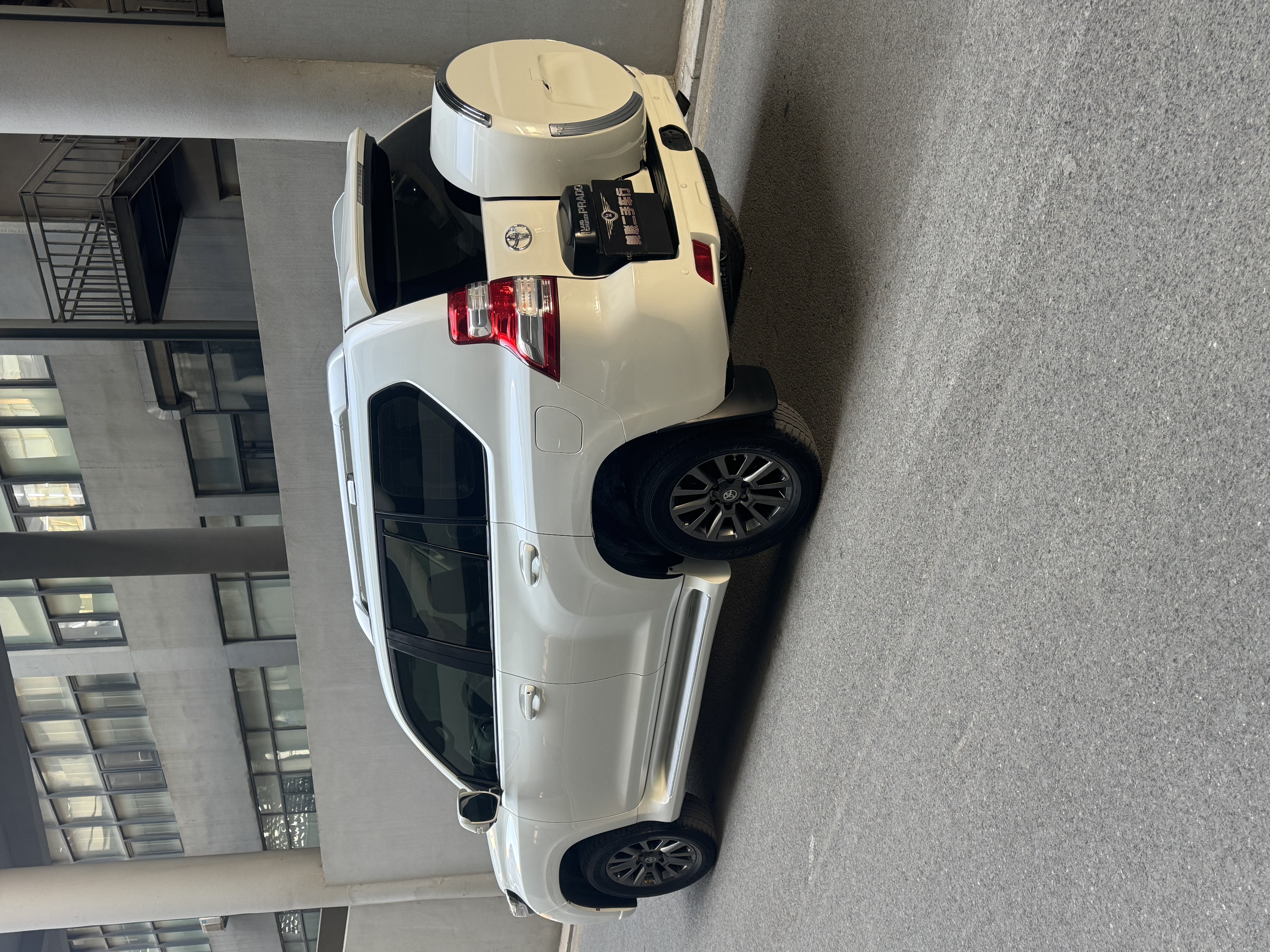 Toyota Land Cruiser Prado 2017 car image #3