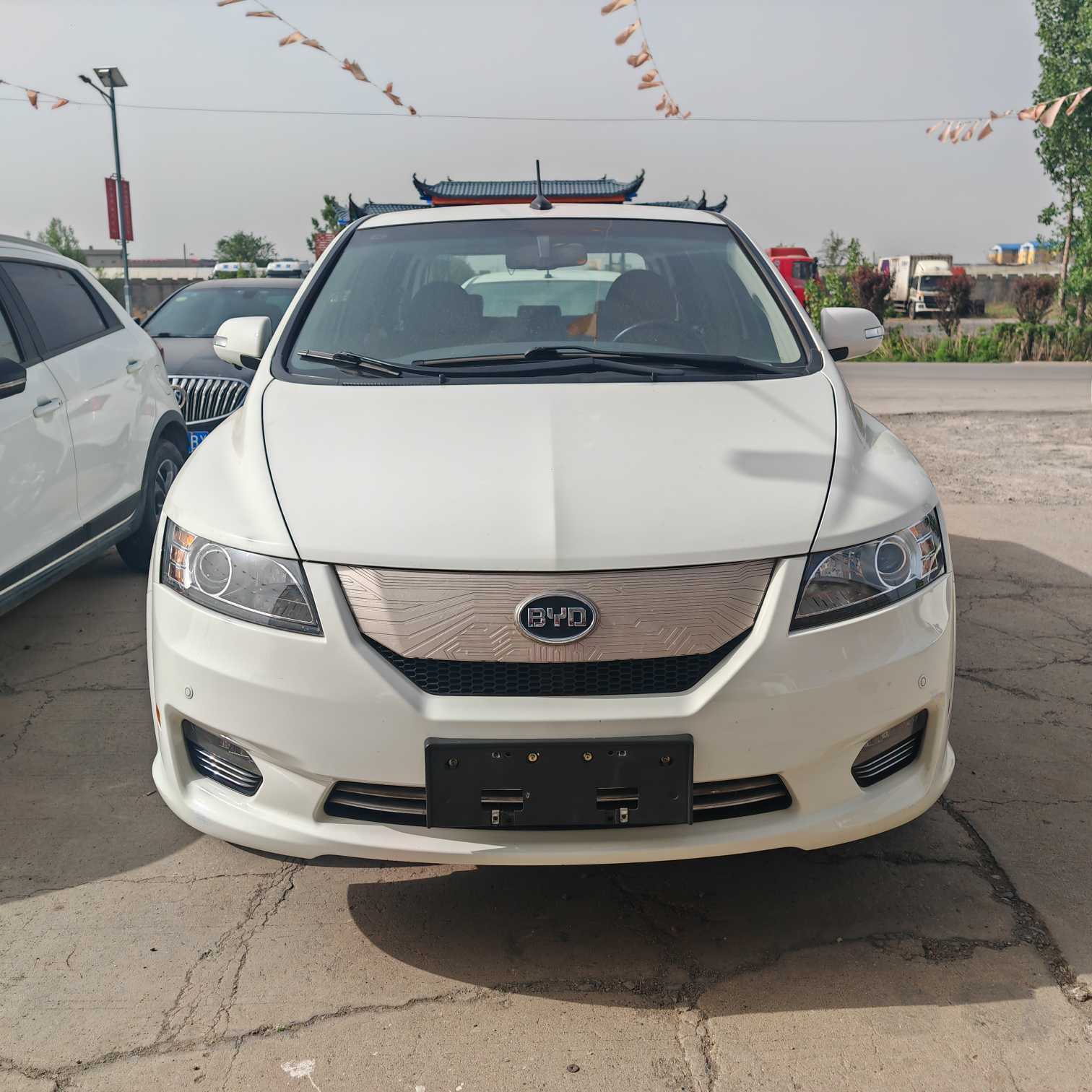 BYD e6 2016 #3 BYD e6 2016 car image #3