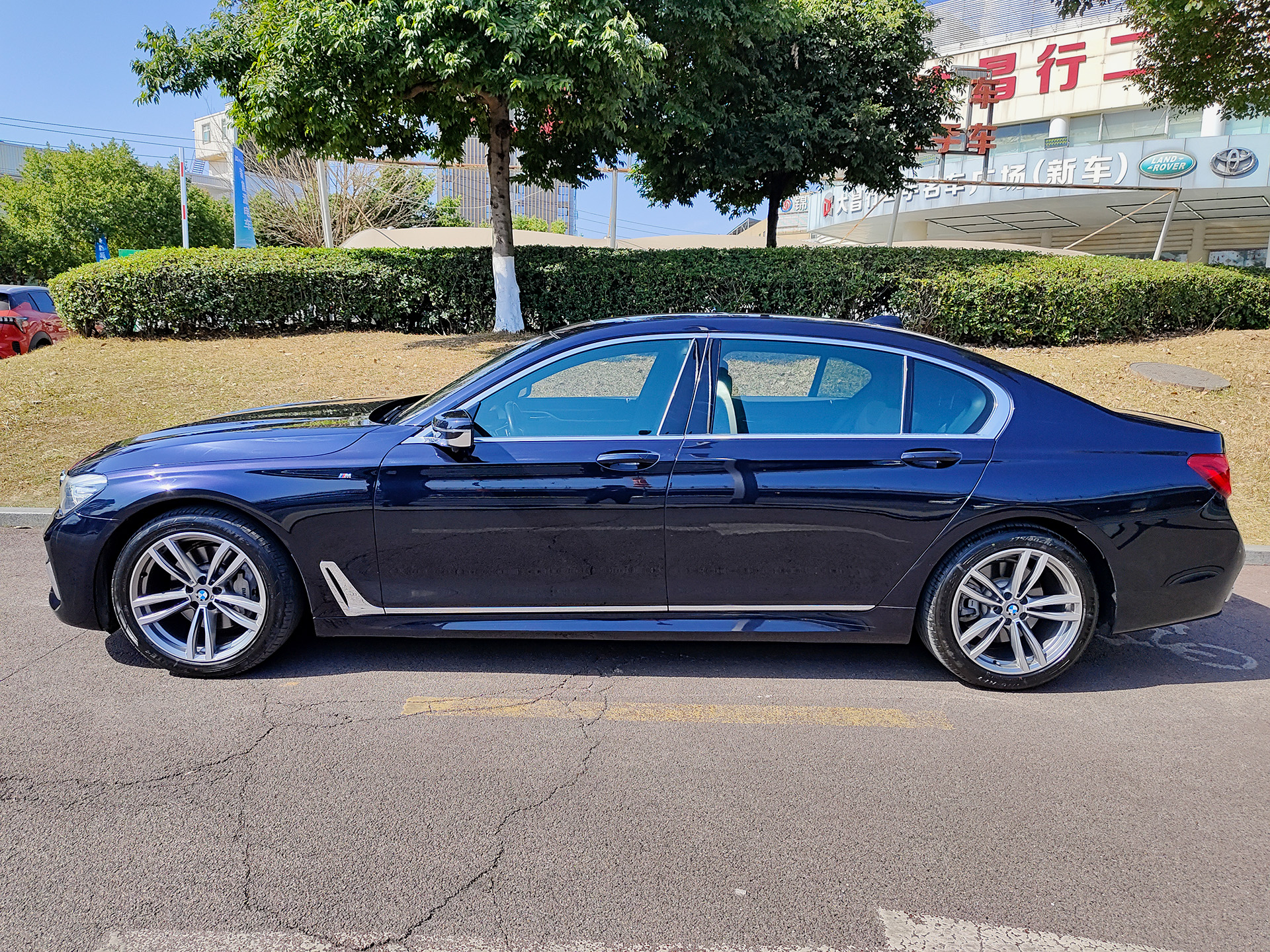 BMW 7 Series 2018 car image #3