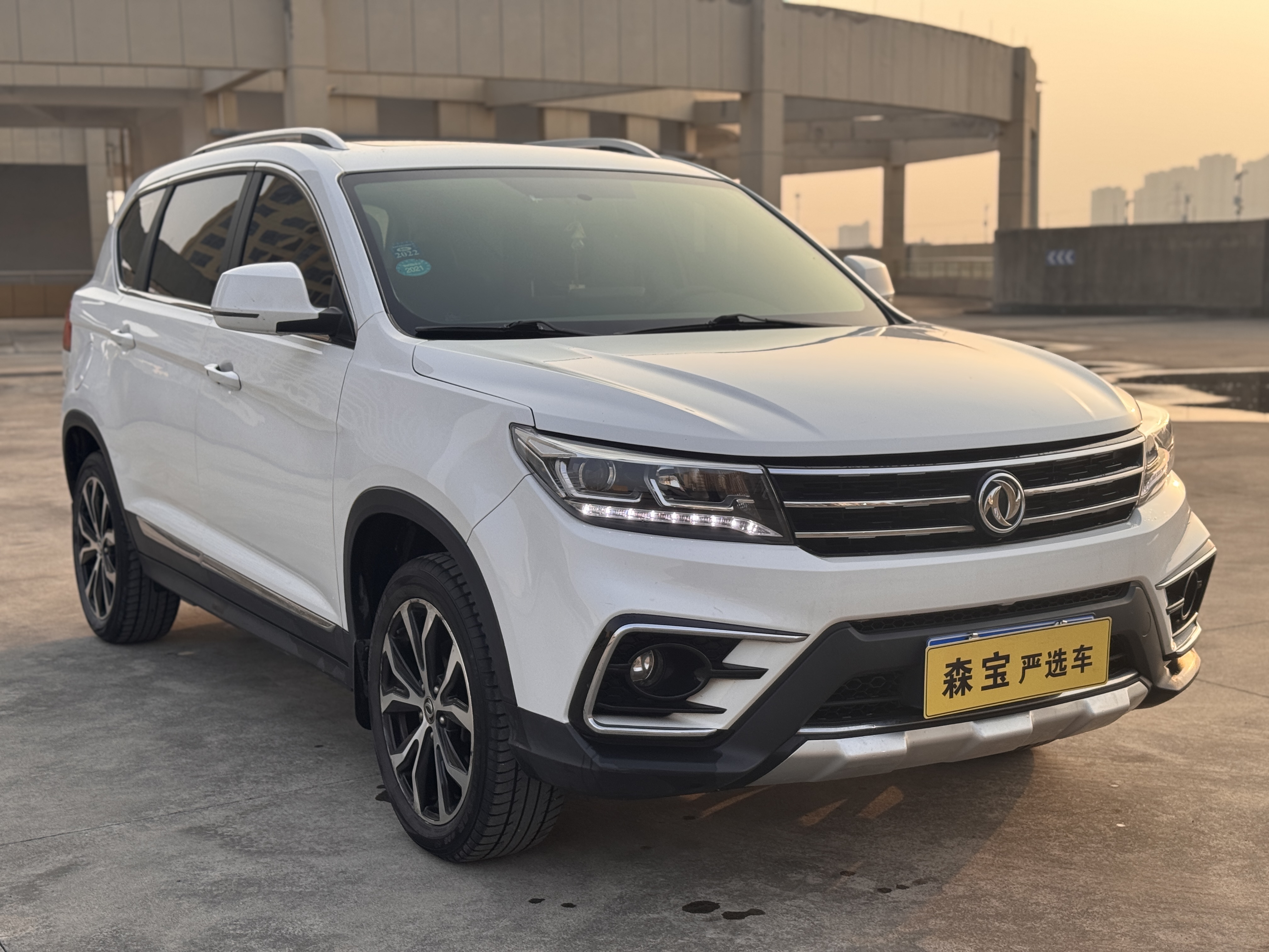 Forthing JOYEAR X5 2018 صورة سيارة #3