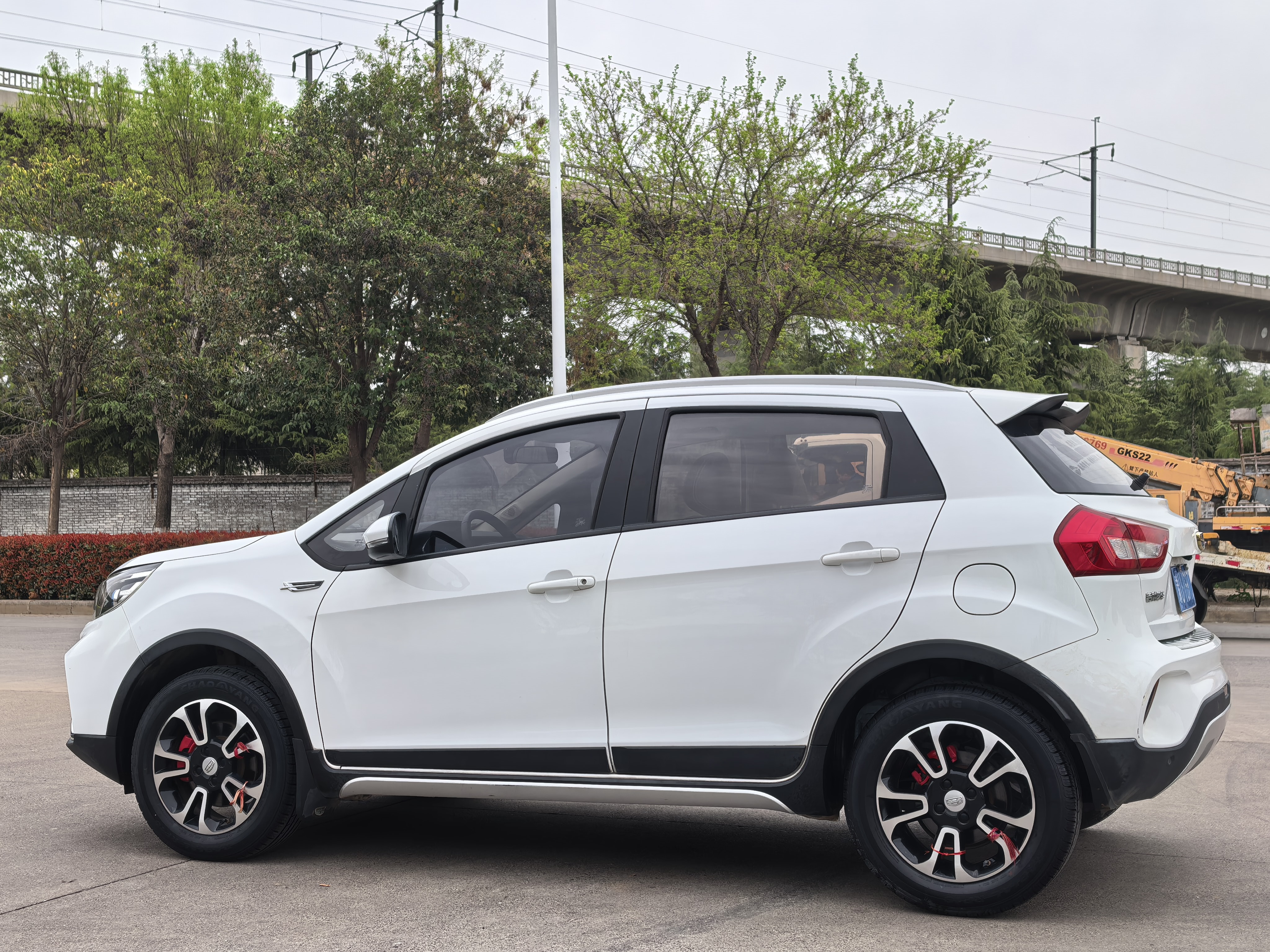 Vision X3 2019 car image #3
