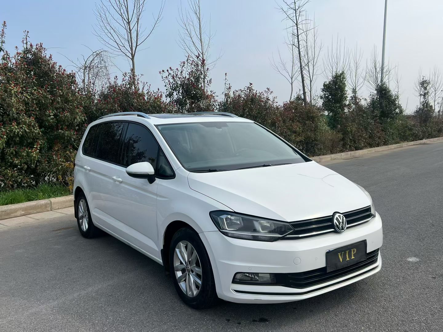Volkswagen Touran 2018 car image #3