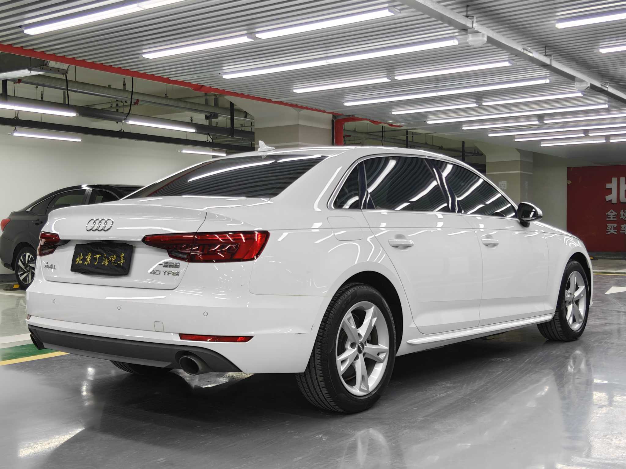 Audi A4L 2017 car image #3