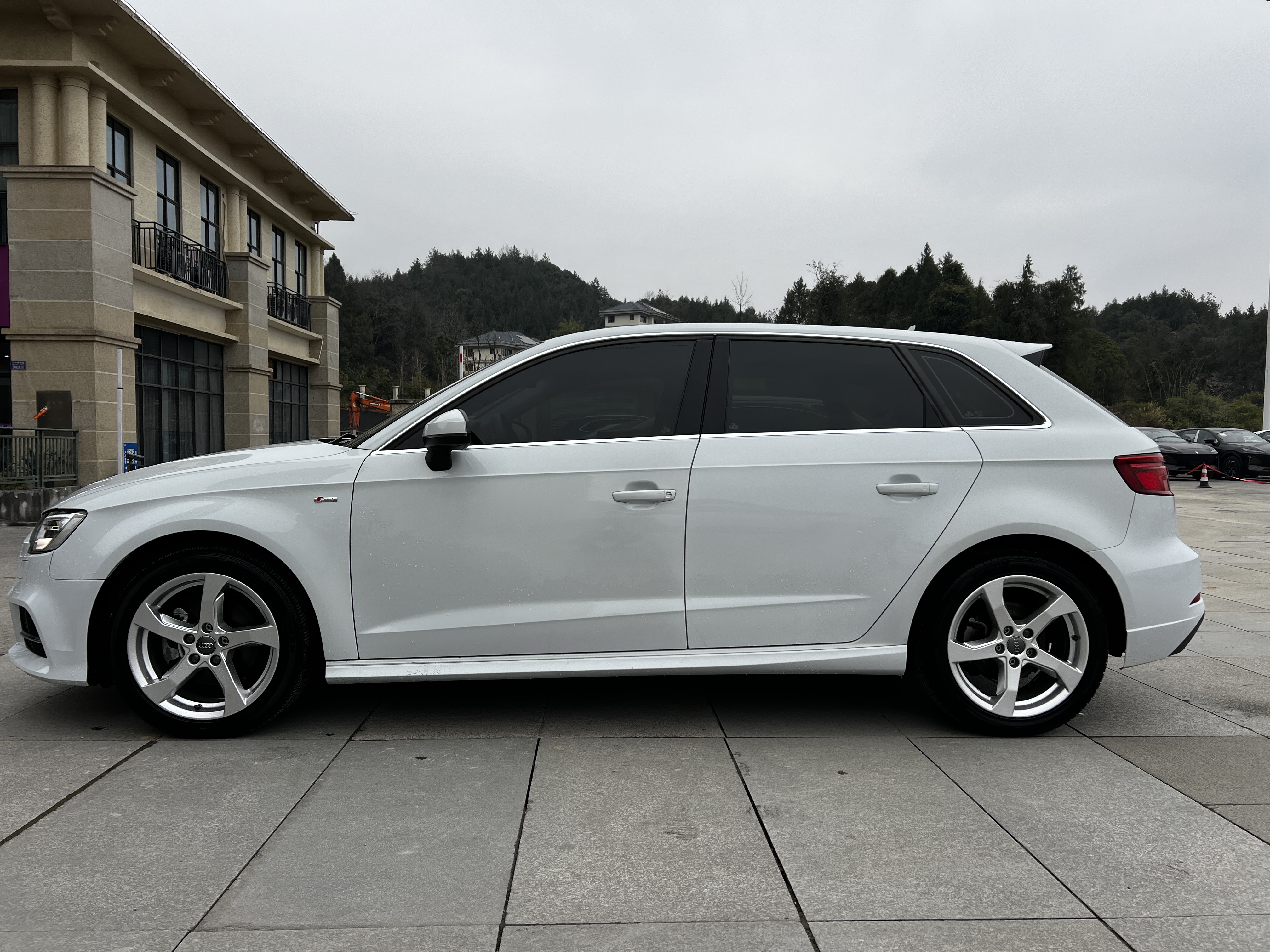 Audi A3 2018 car image #3