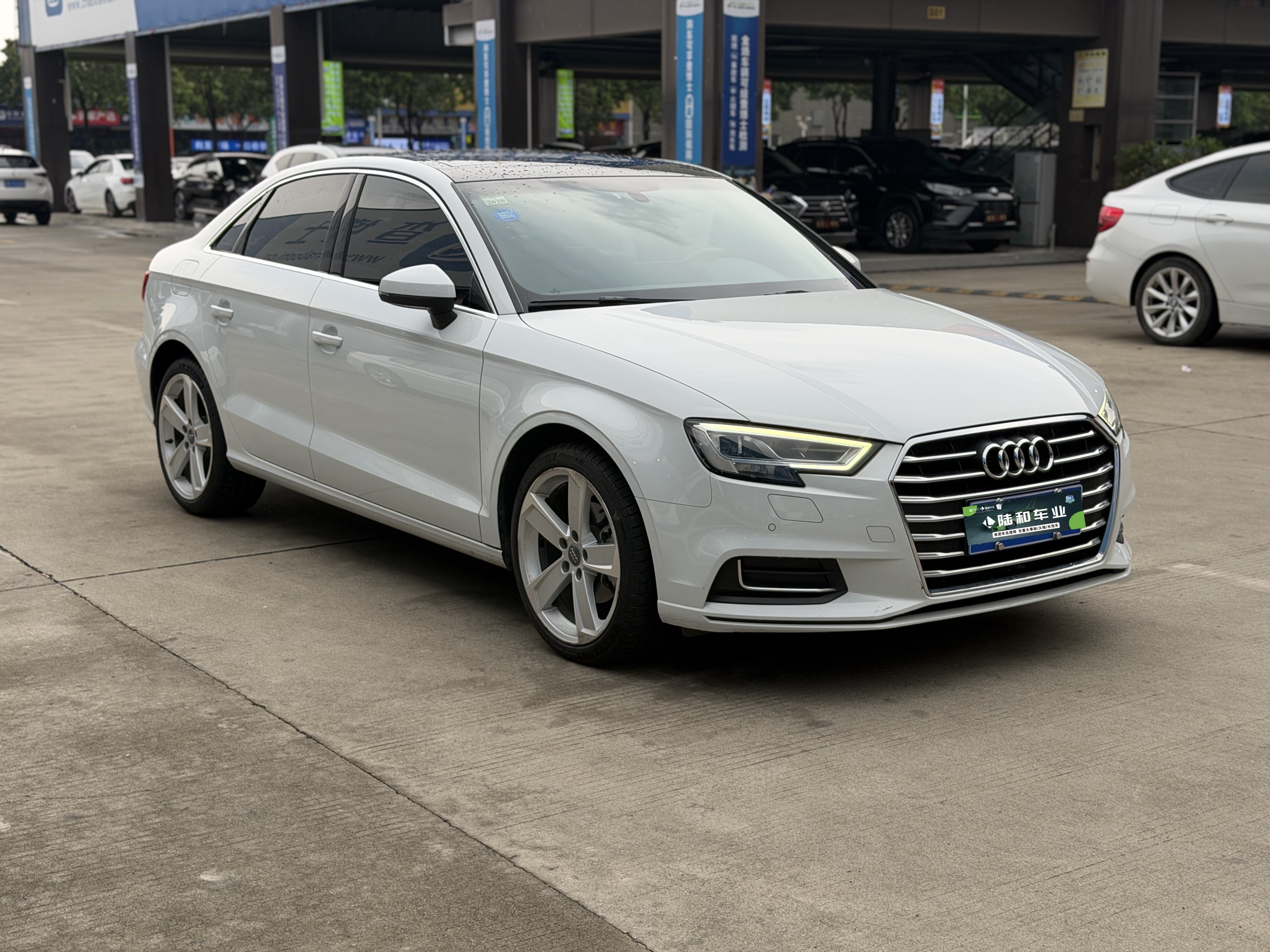 Audi A3 2018 car image #3