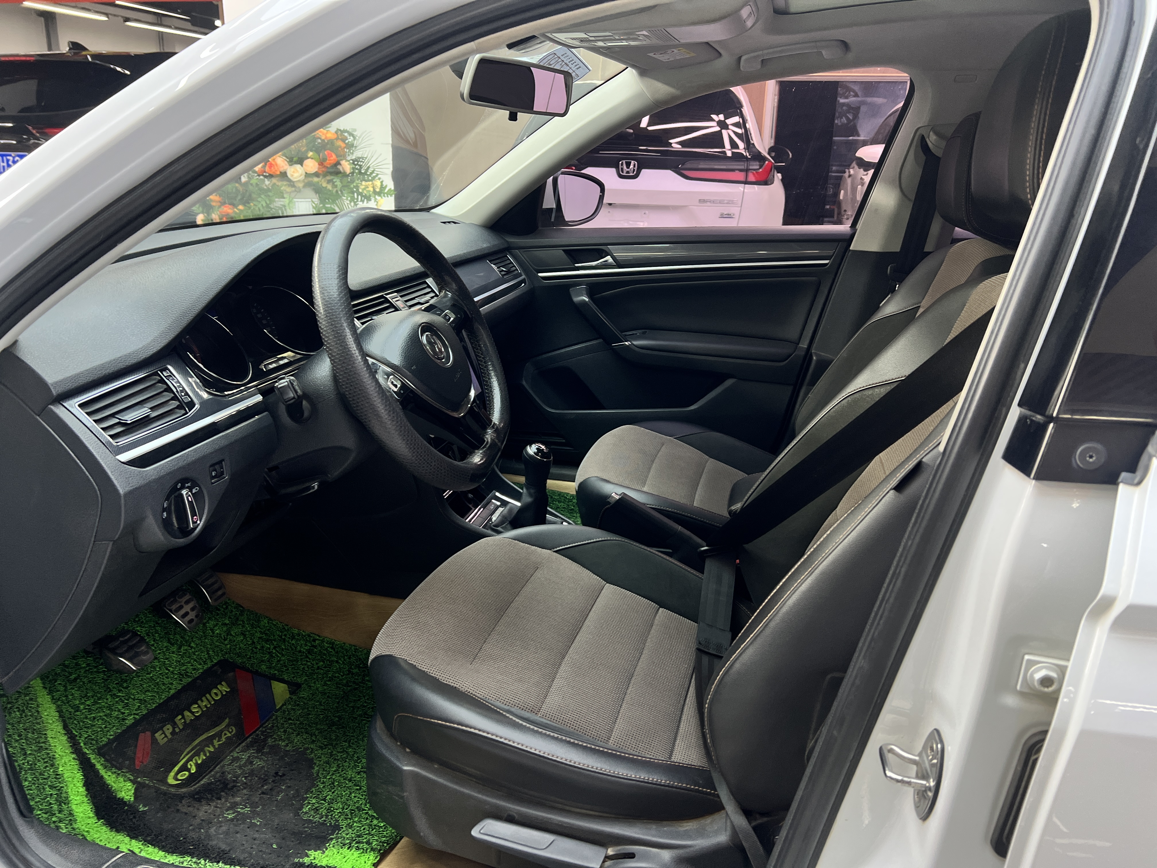 Volkswagen C-Trek 2018 immagine di auto #3