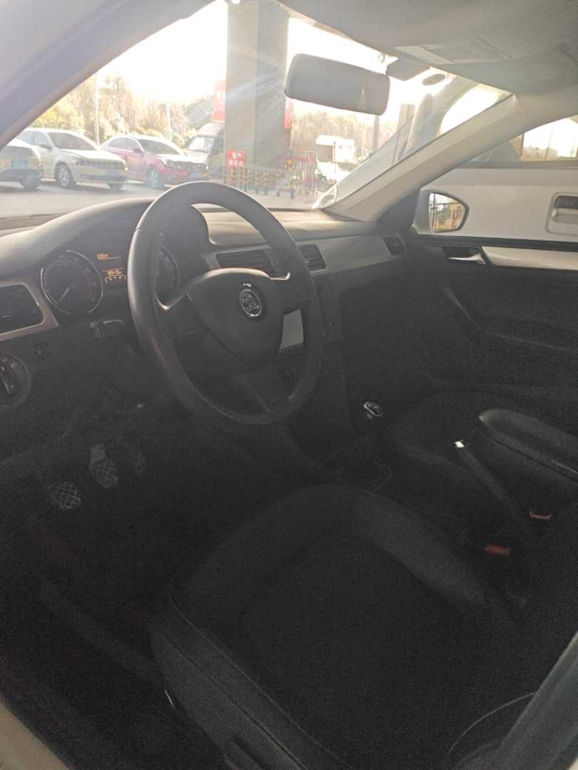 Skoda Rapid Spaceback 2017 car image #3