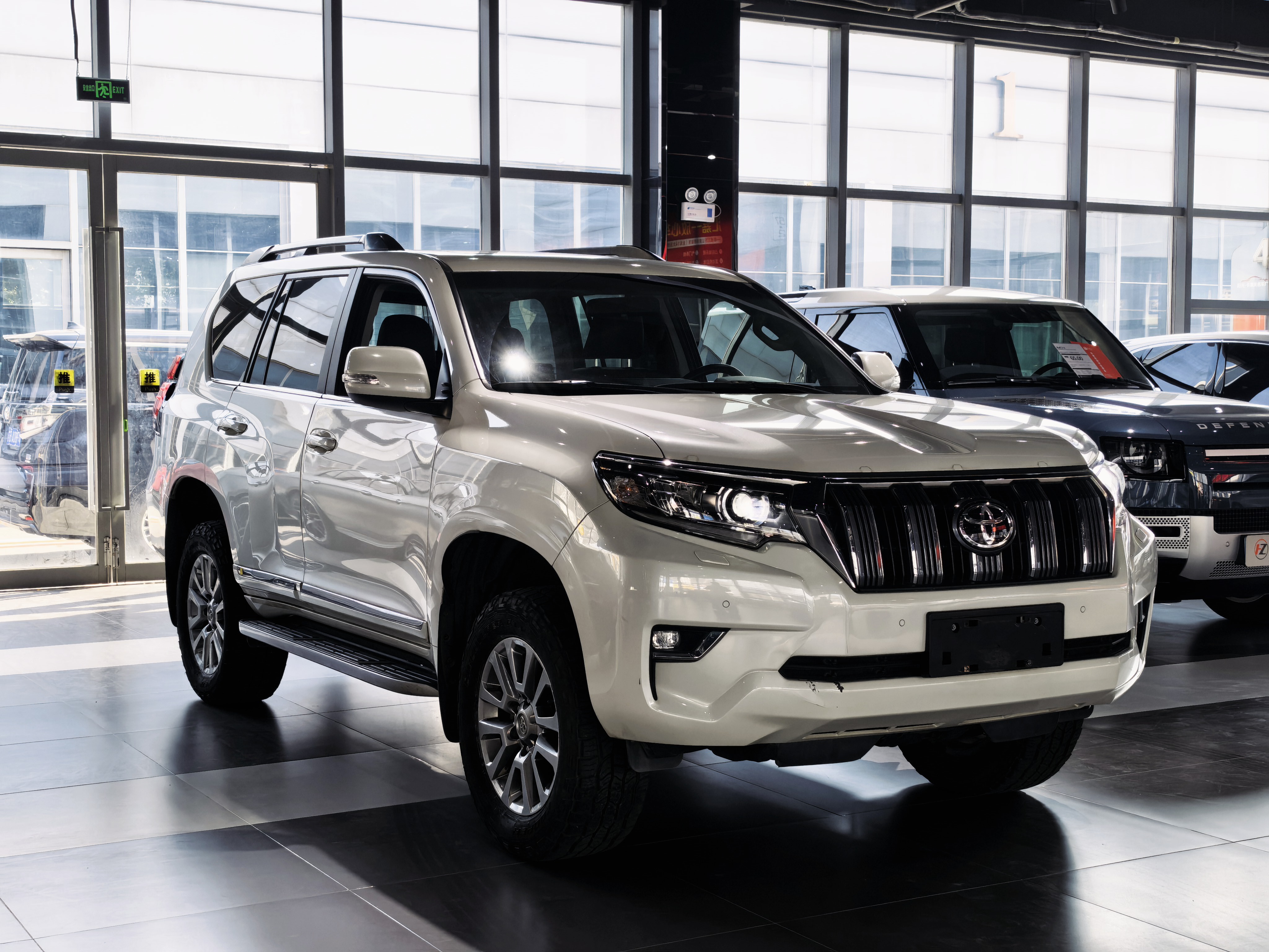 Toyota Land Cruiser Prado 2018 immagine di auto #3