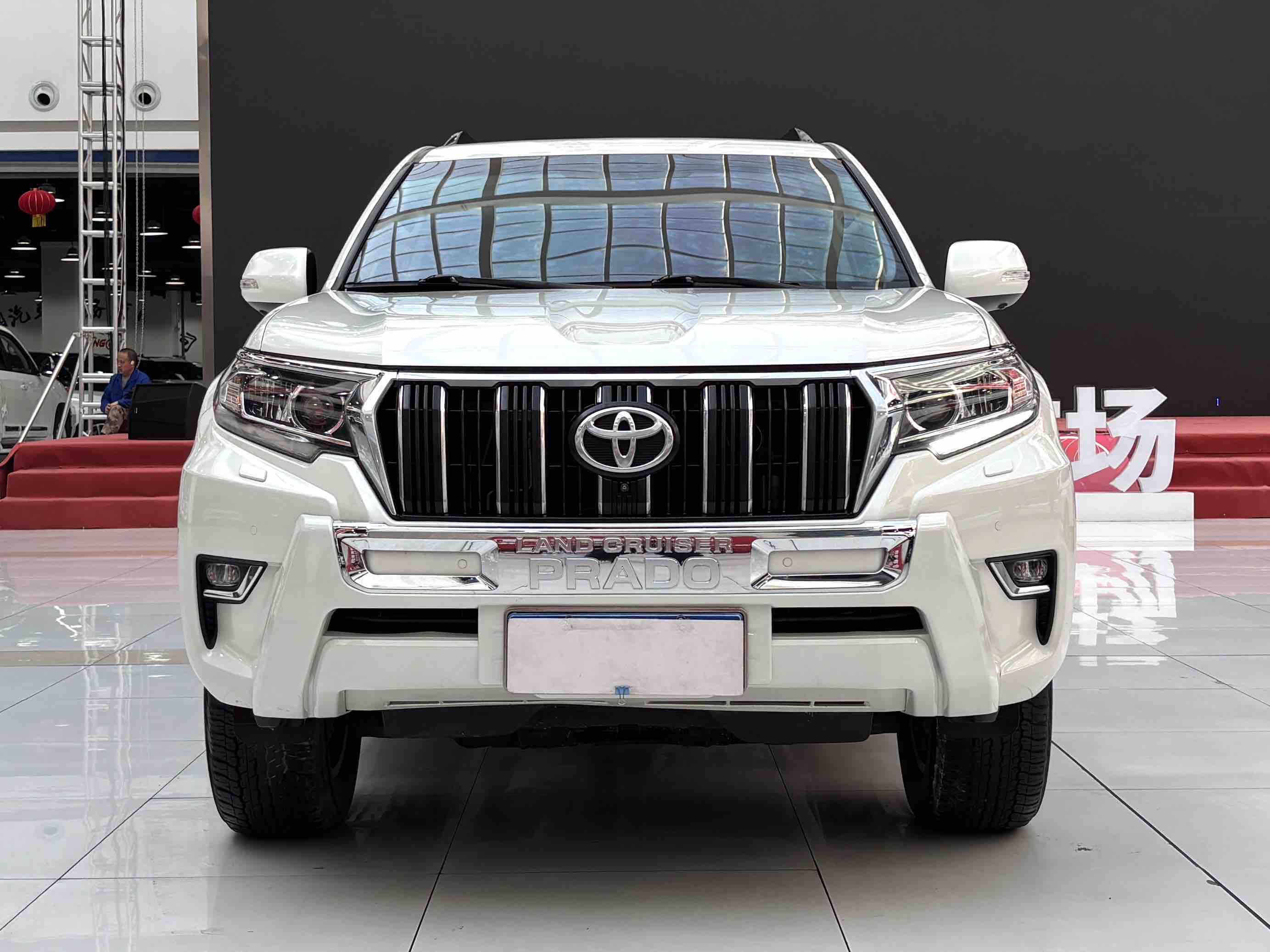 Toyota Land Cruiser Prado 2020 car image #3