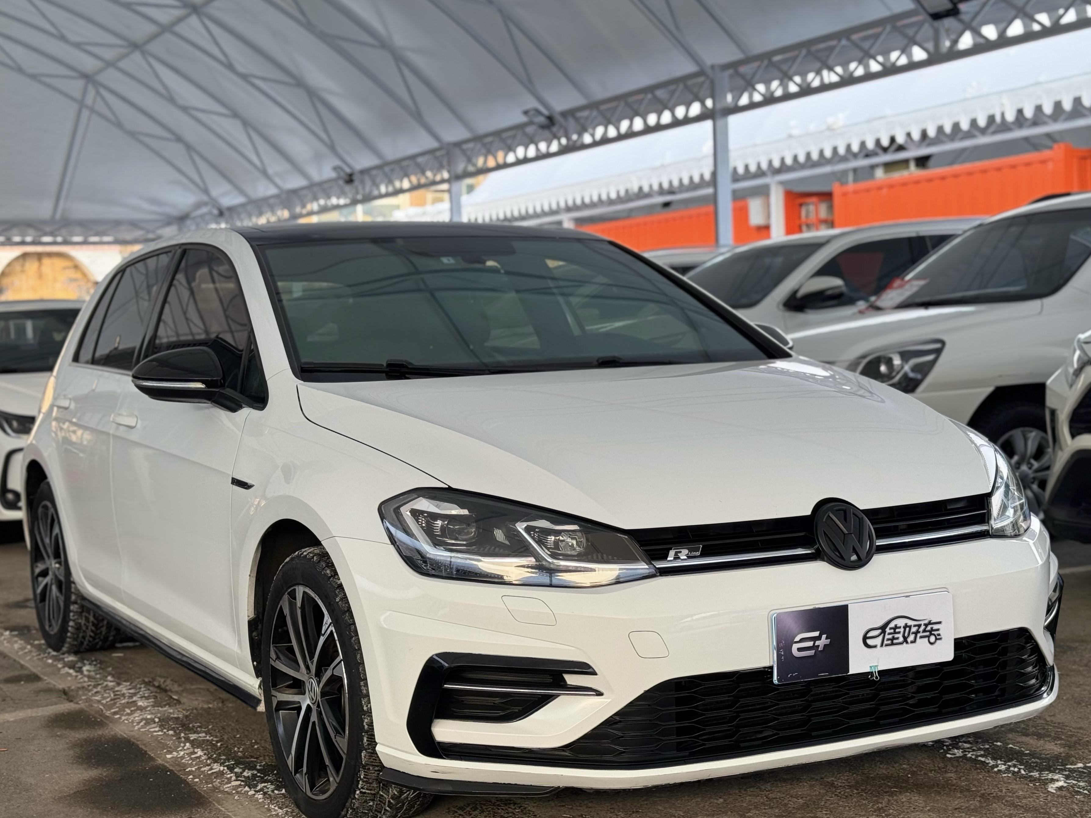 Volkswagen Golf 2018 car image #3