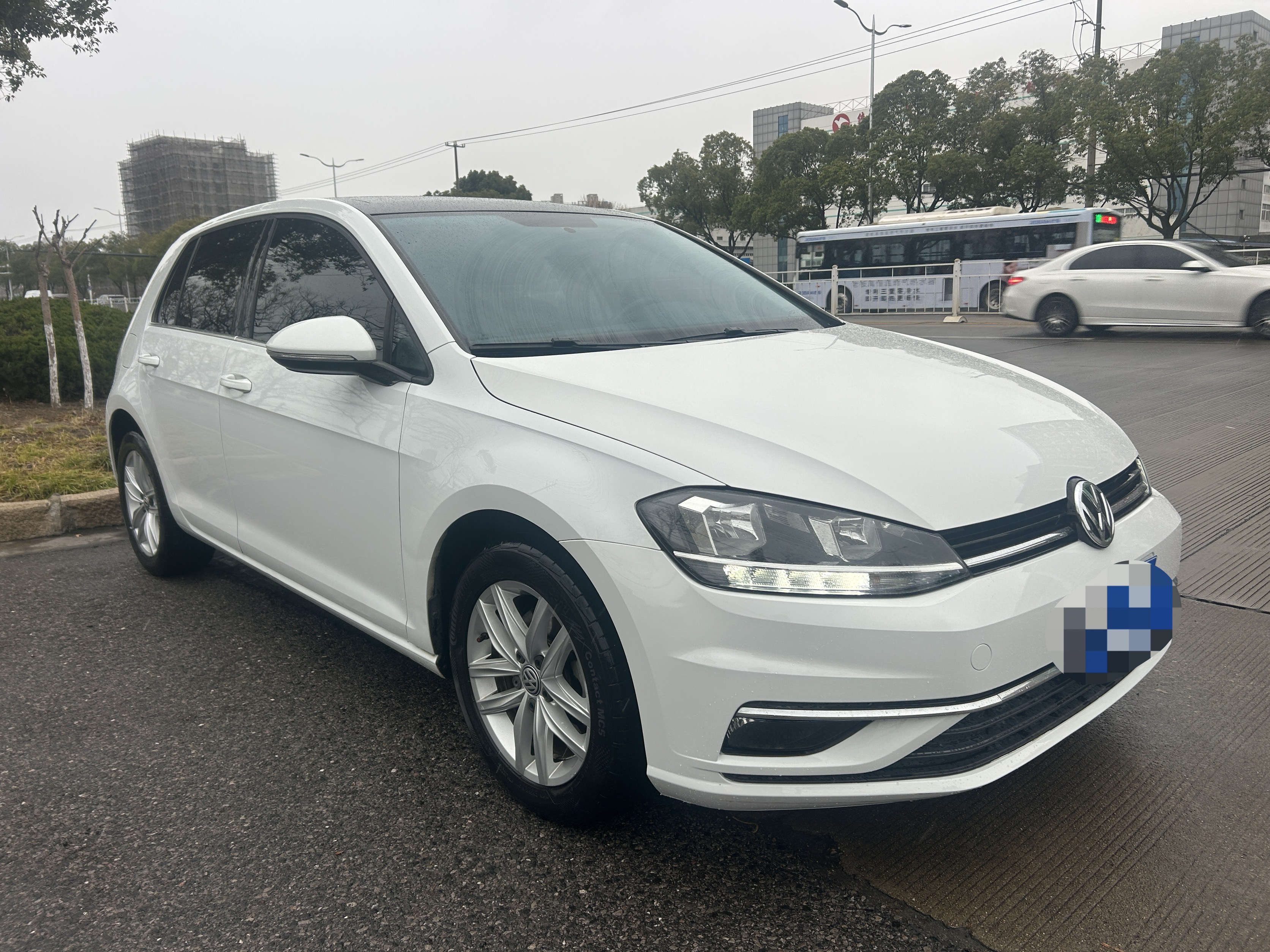Volkswagen Golf 2018 car image #3