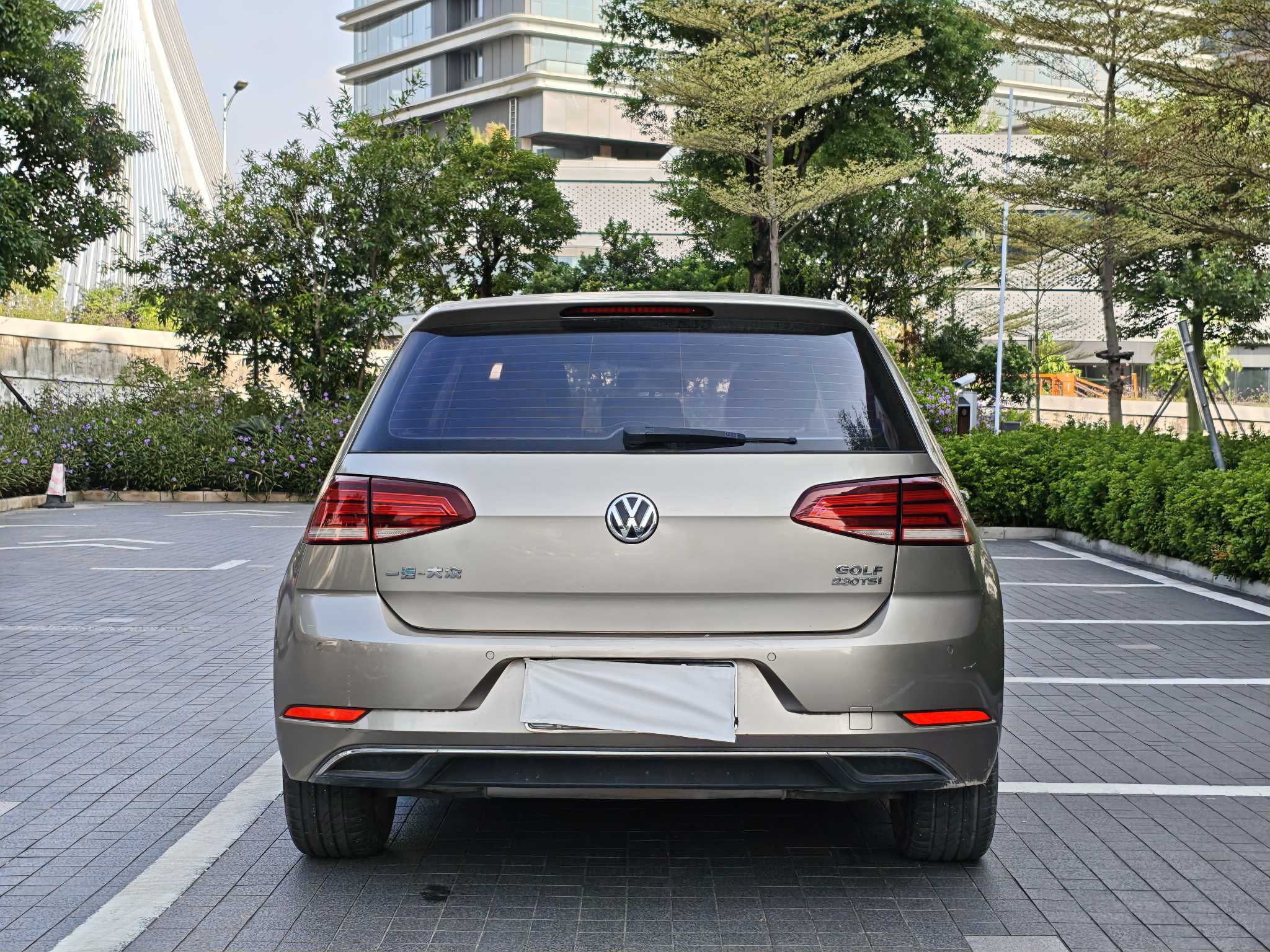 Volkswagen Golf 2018 car image #3