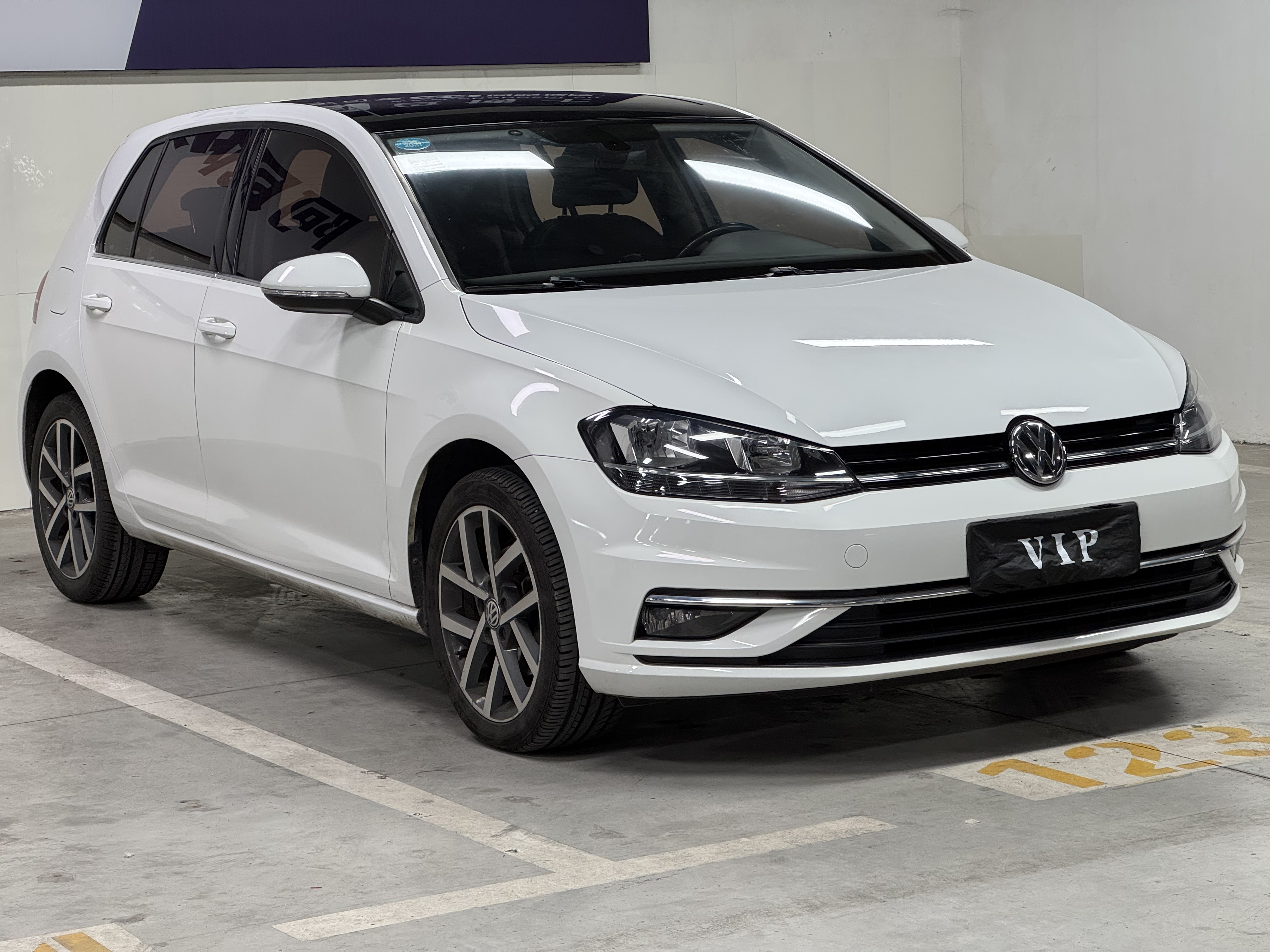 Volkswagen Golf 2018 car image #3