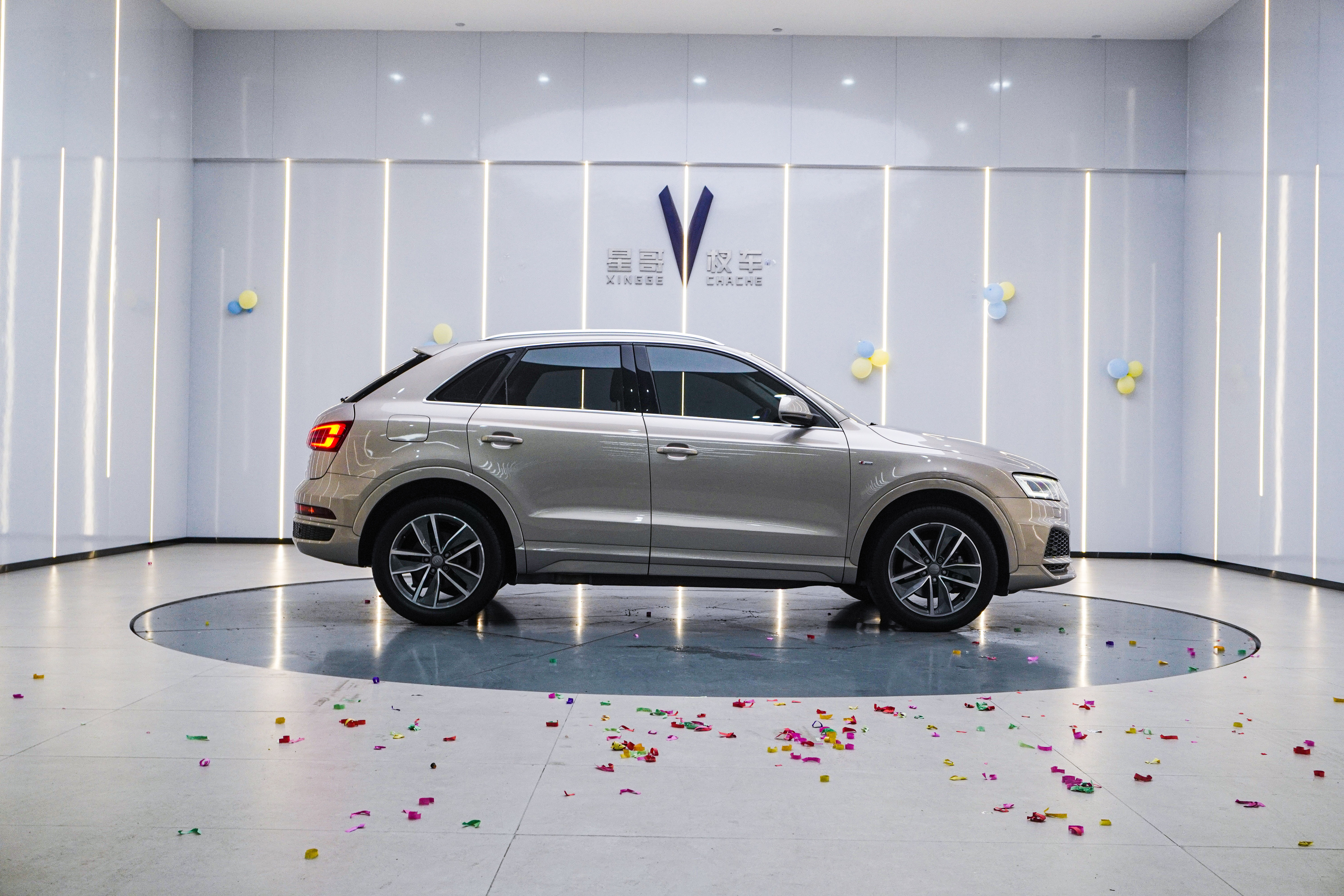 Audi Q3 2018 car image #3