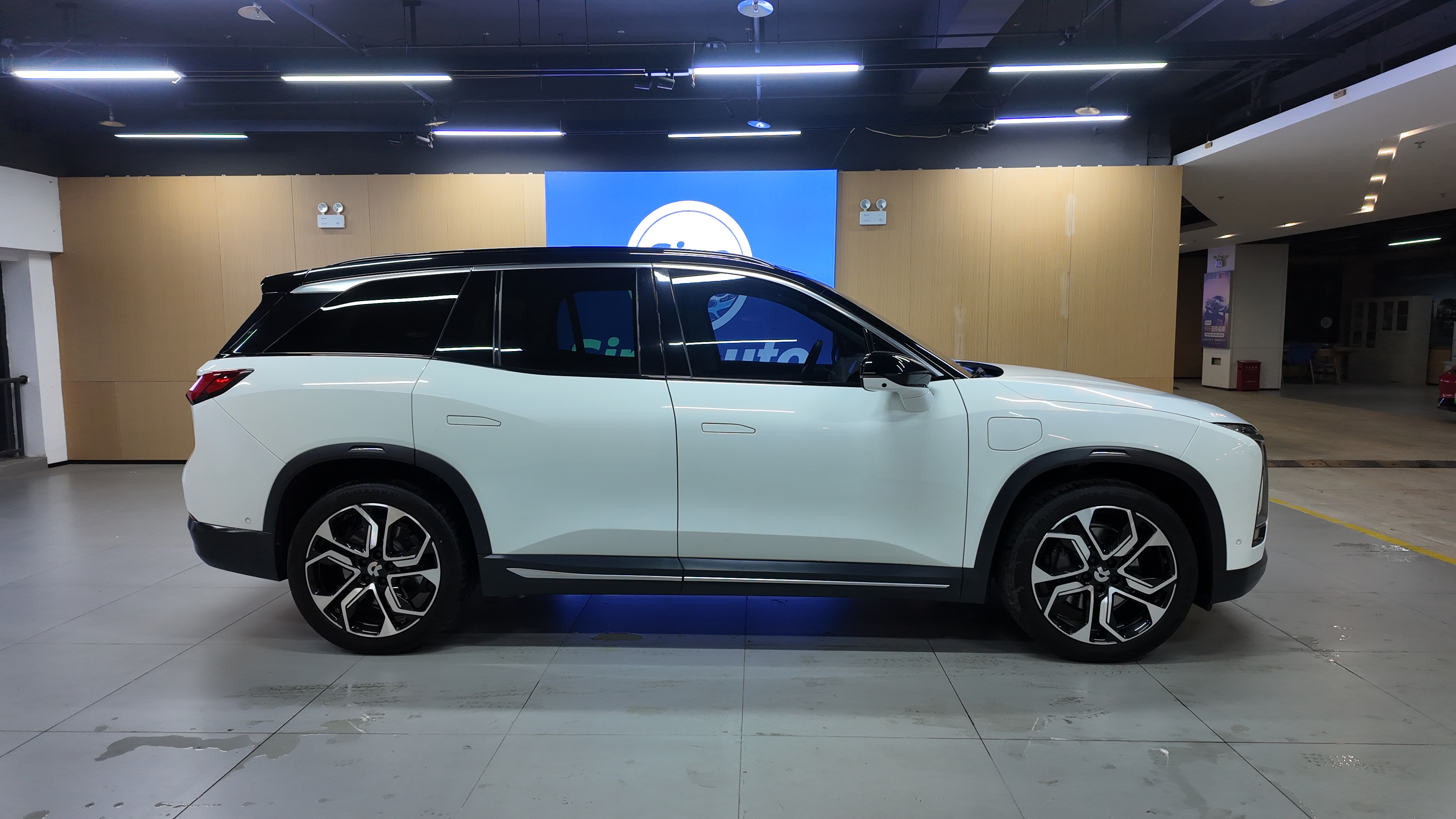 NIO ES8 2018 #3 NIO ES8 2018 car image #3