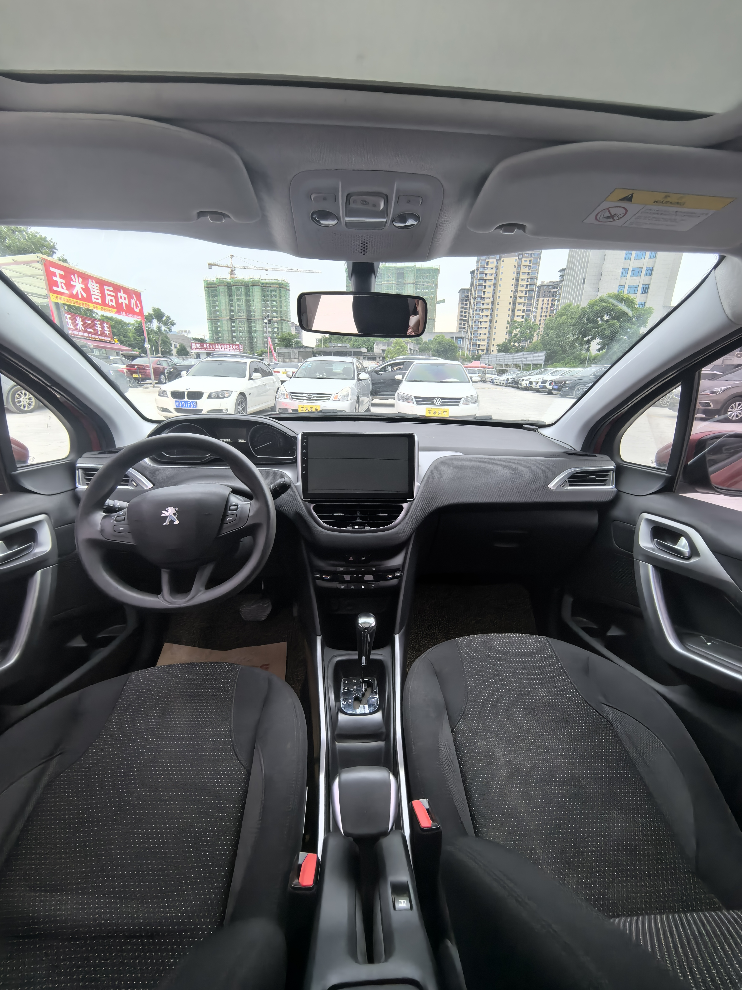 Peugeot 2008 2018 car image #3