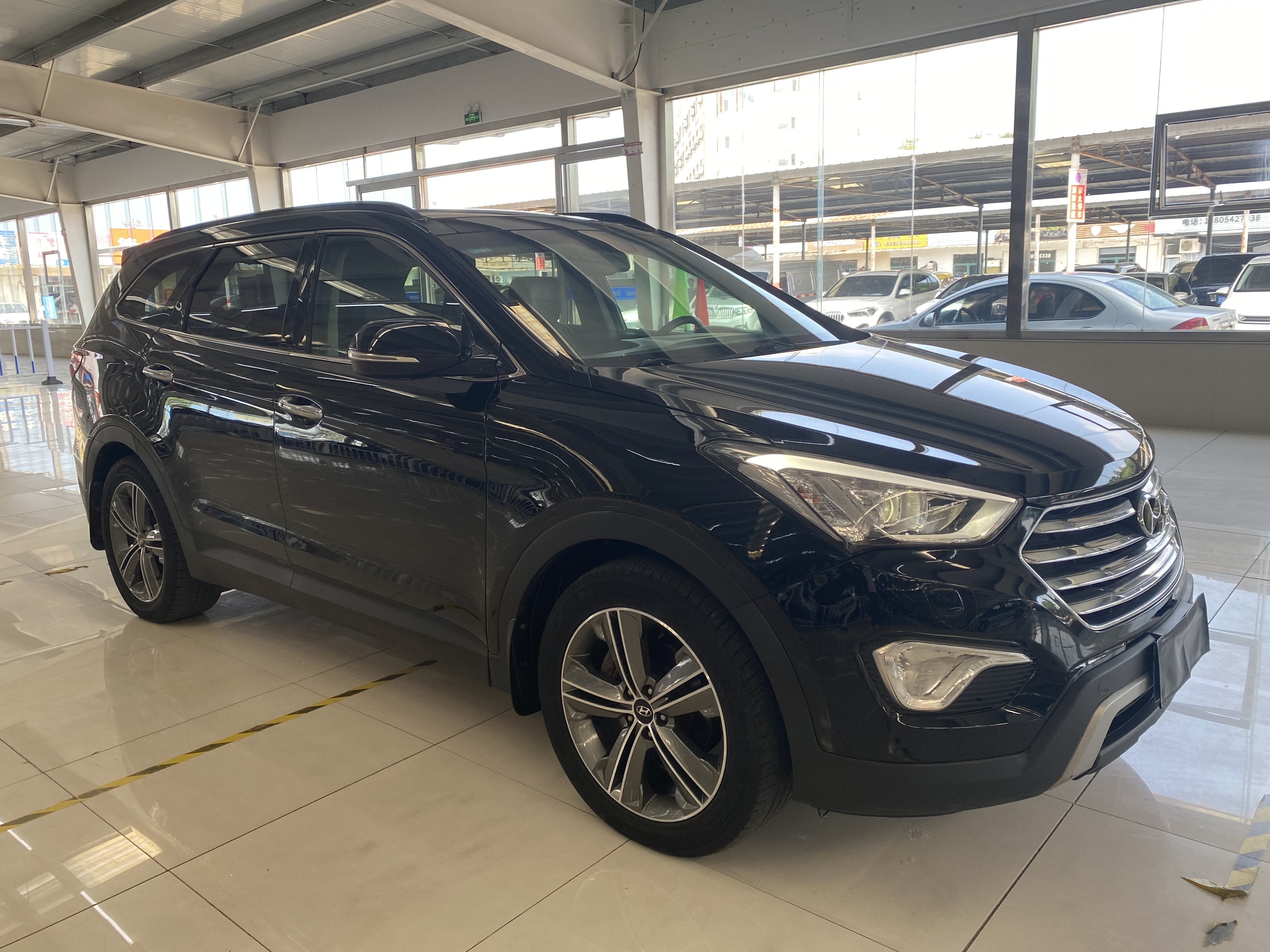 Hyundai Grand Santa Fe 2013 car image #3