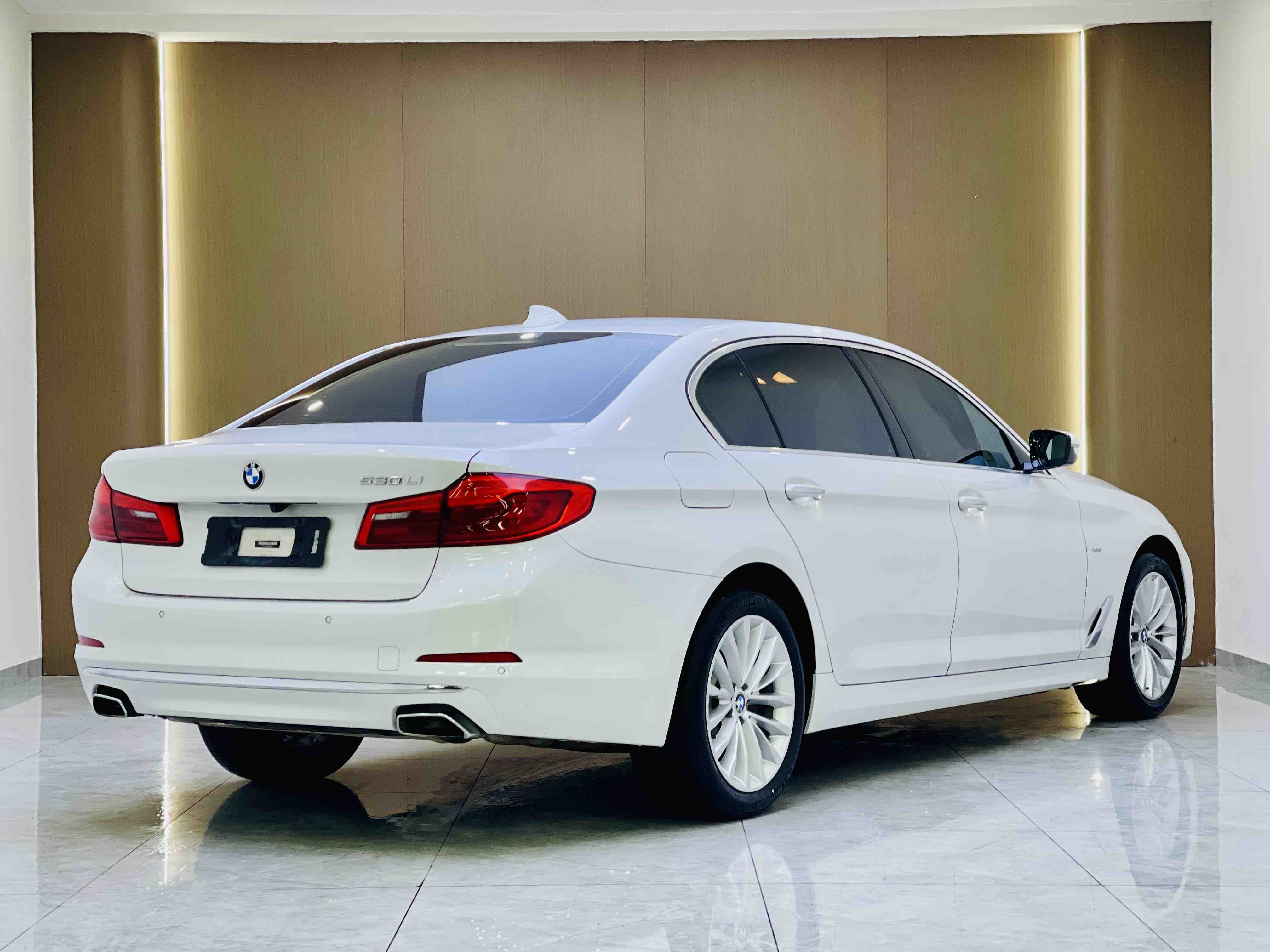 BMW 5 Series 2018 #3 BMW 5 Series 2018 car image #3