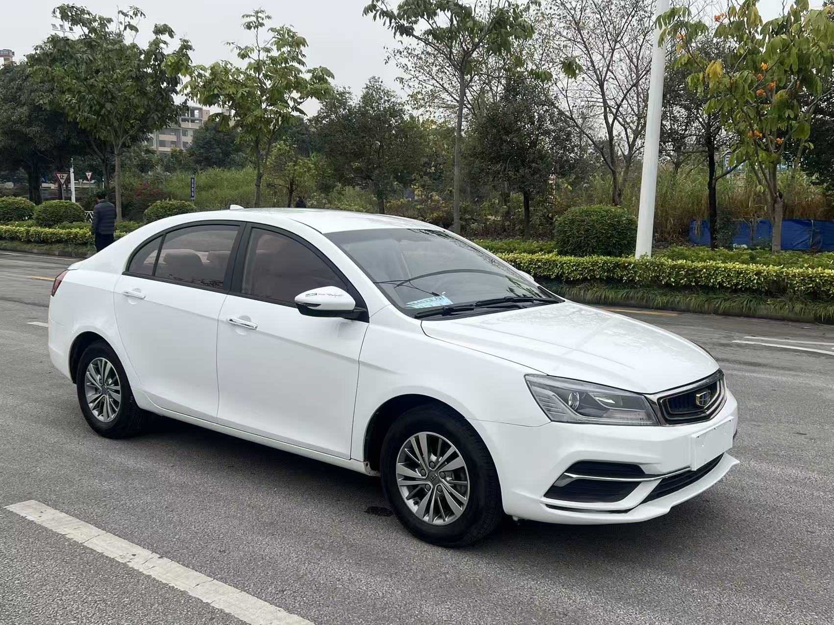 GEELY Emgrand 2018 car image #3