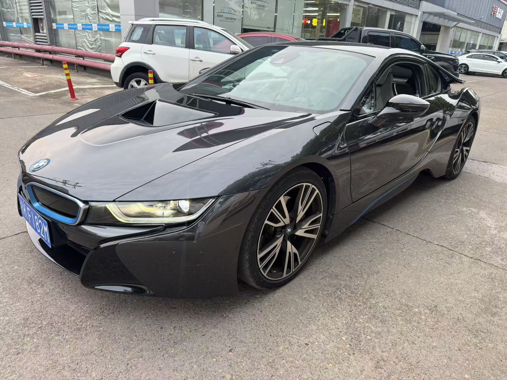 BMW i8 2018 car image #3