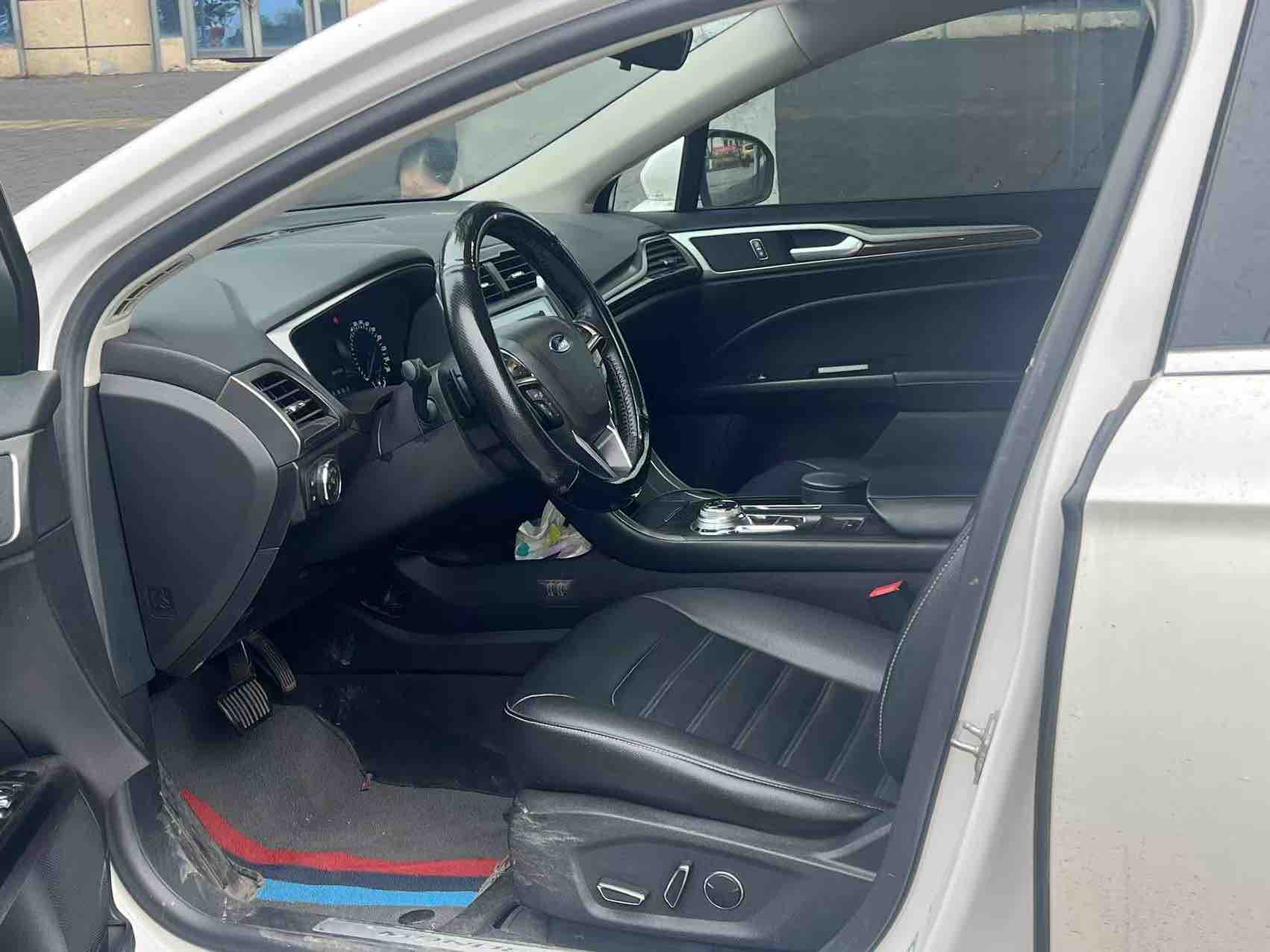 Ford Mondeo 2019 car image #3